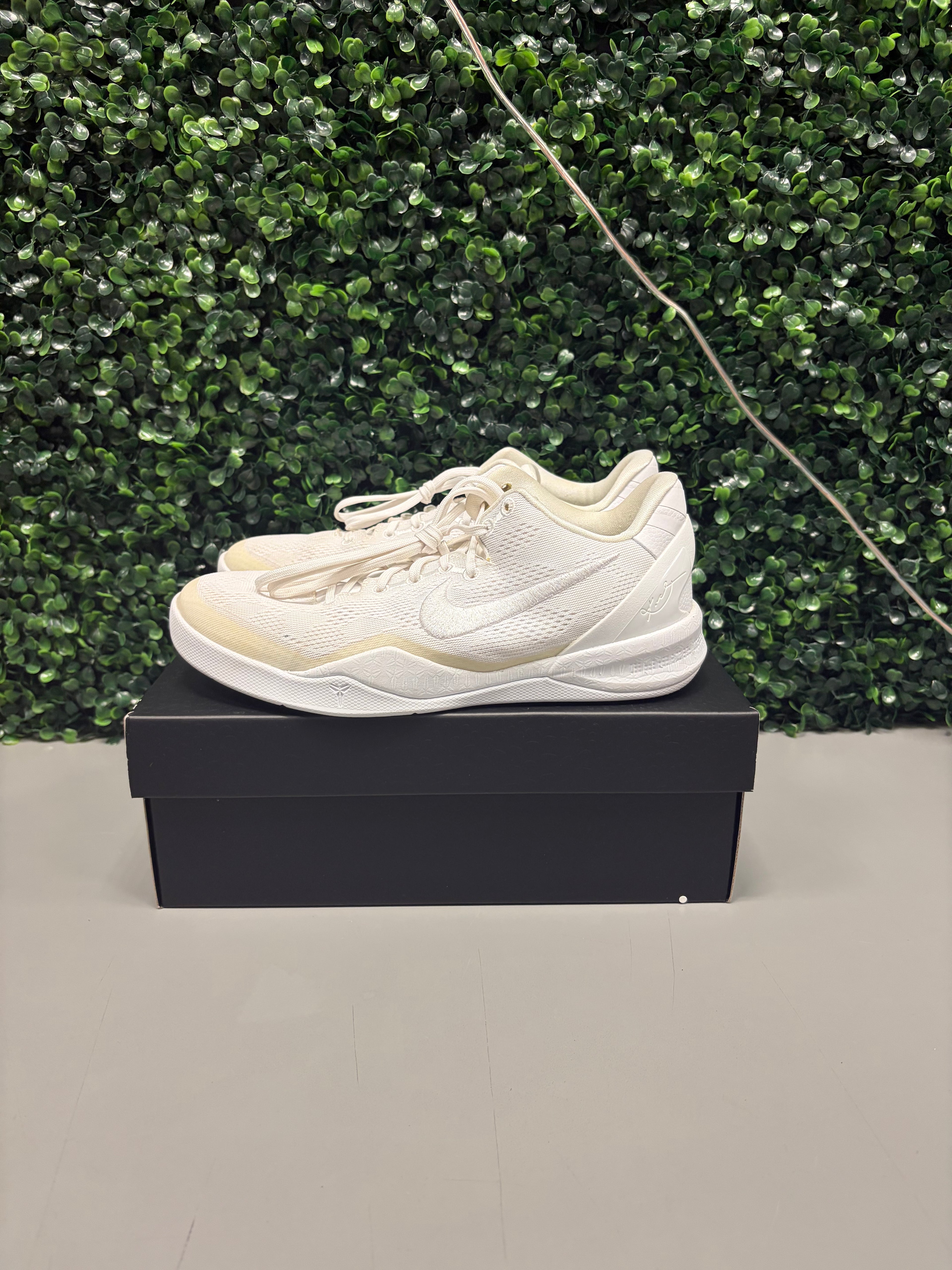 Kobe 8 "Halo" Size 7Y Preowned