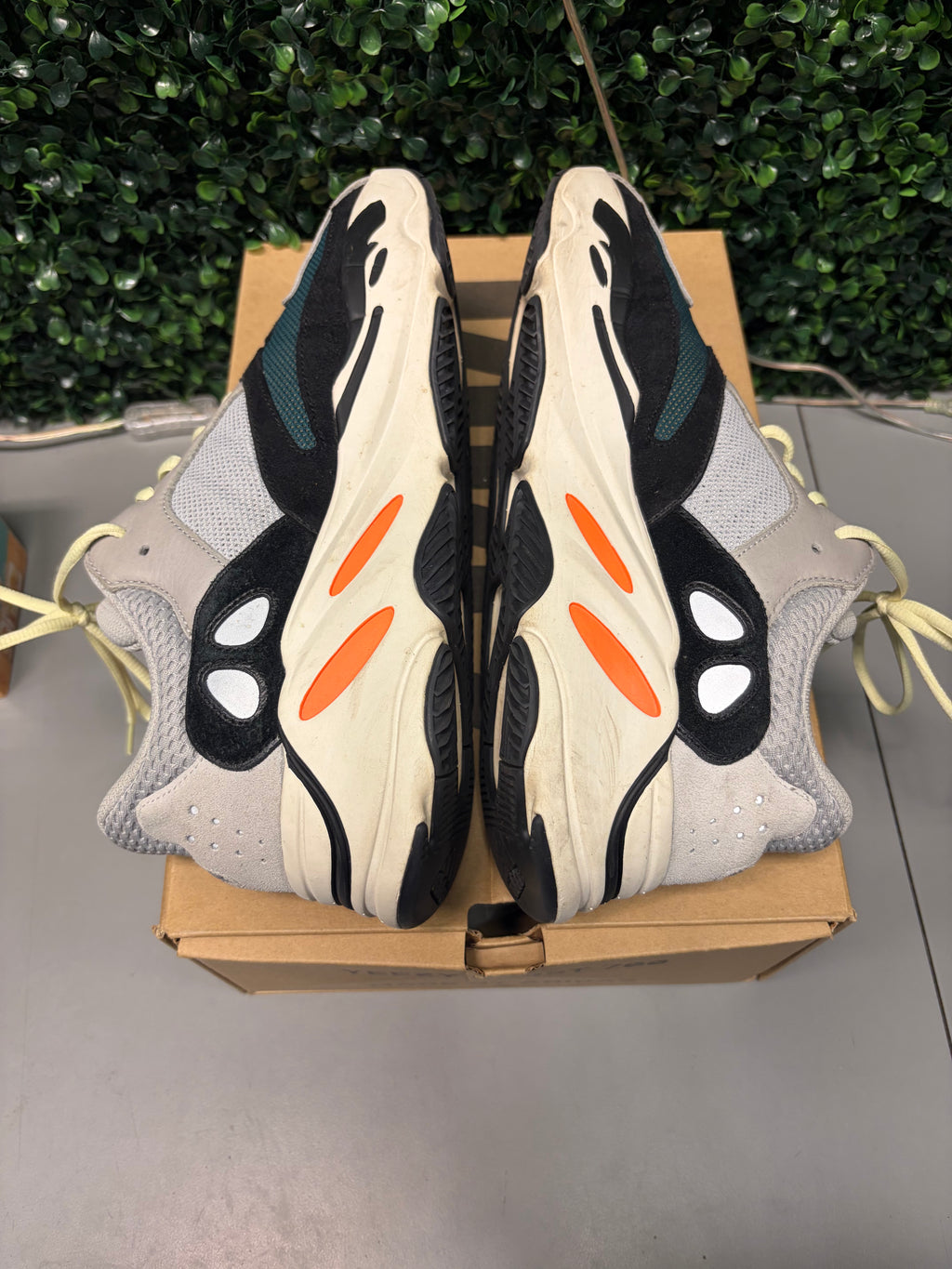 adidas Yeezy Boost 700 "Wave Runner" Size 11 Preowned
