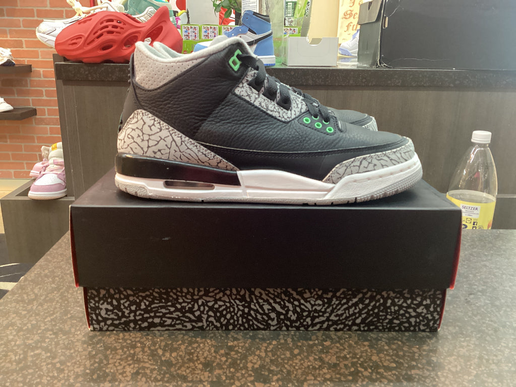 Jordan 3 “Green Glow” Preowned Size 7Y