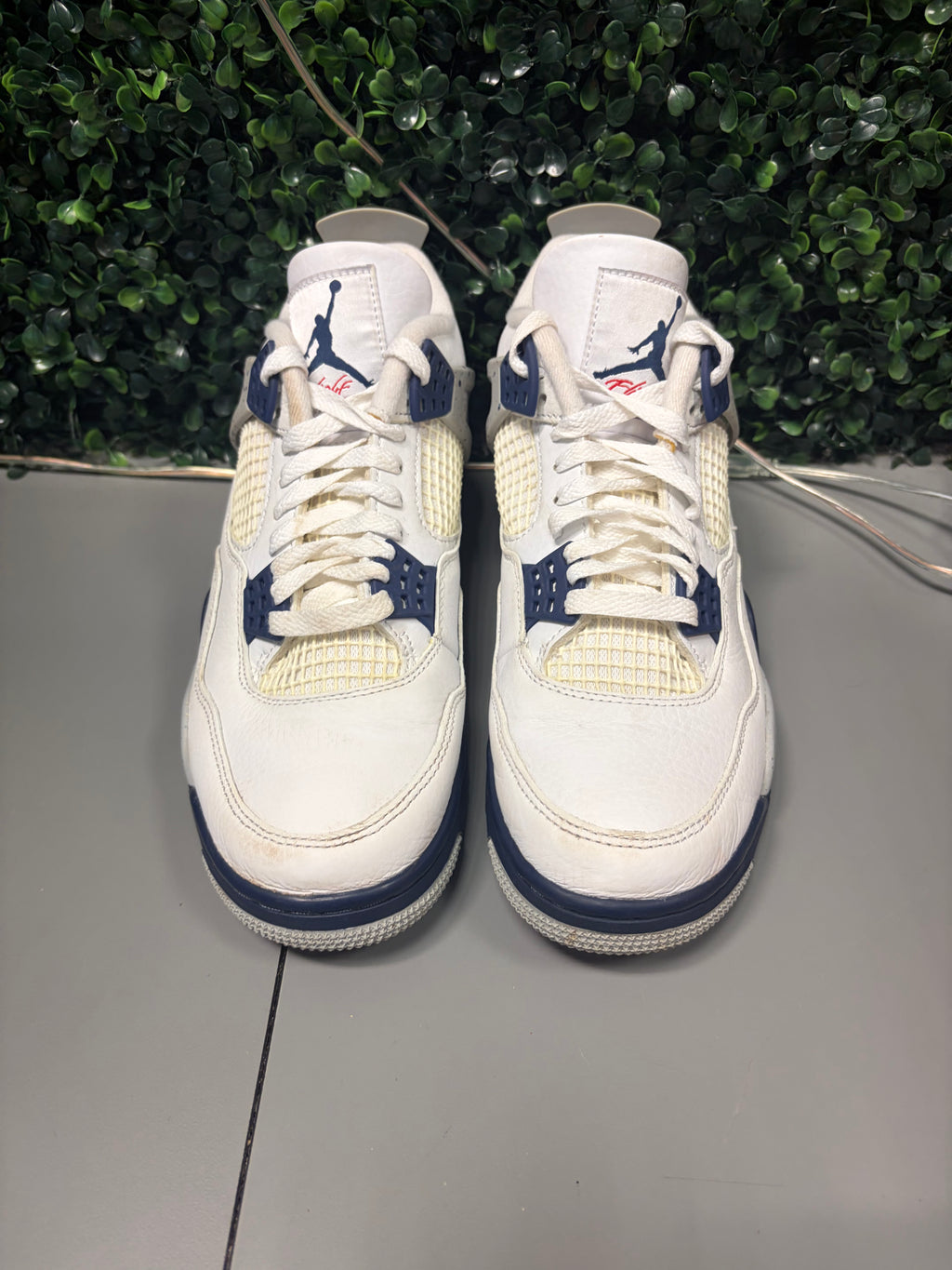 Jordan 4 Retro "Midnight Navy" Size 8 Preowned (NO BOX)