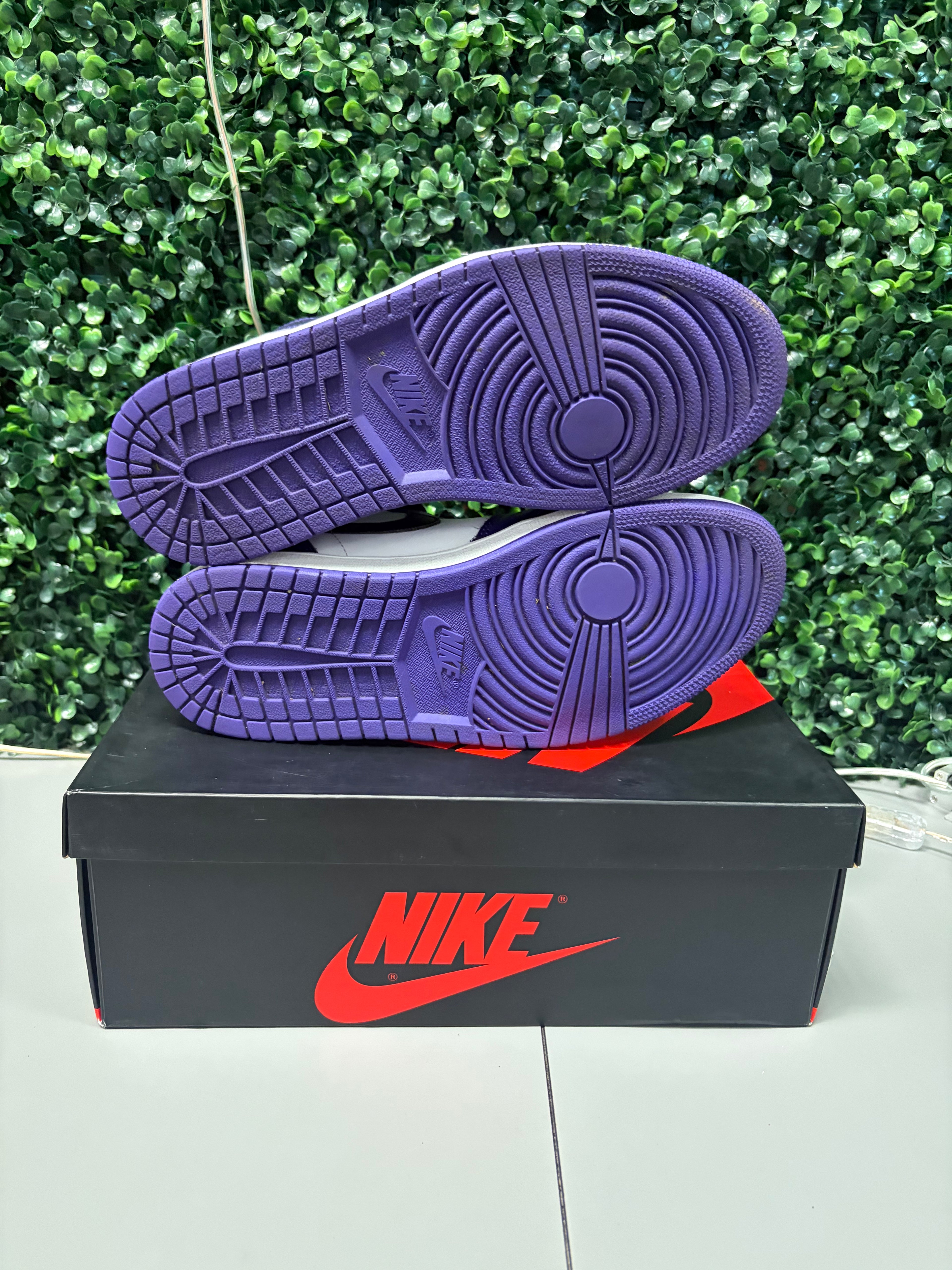 Jordan 1 Retro High "Court Purple White" Size 9.5 Preowned