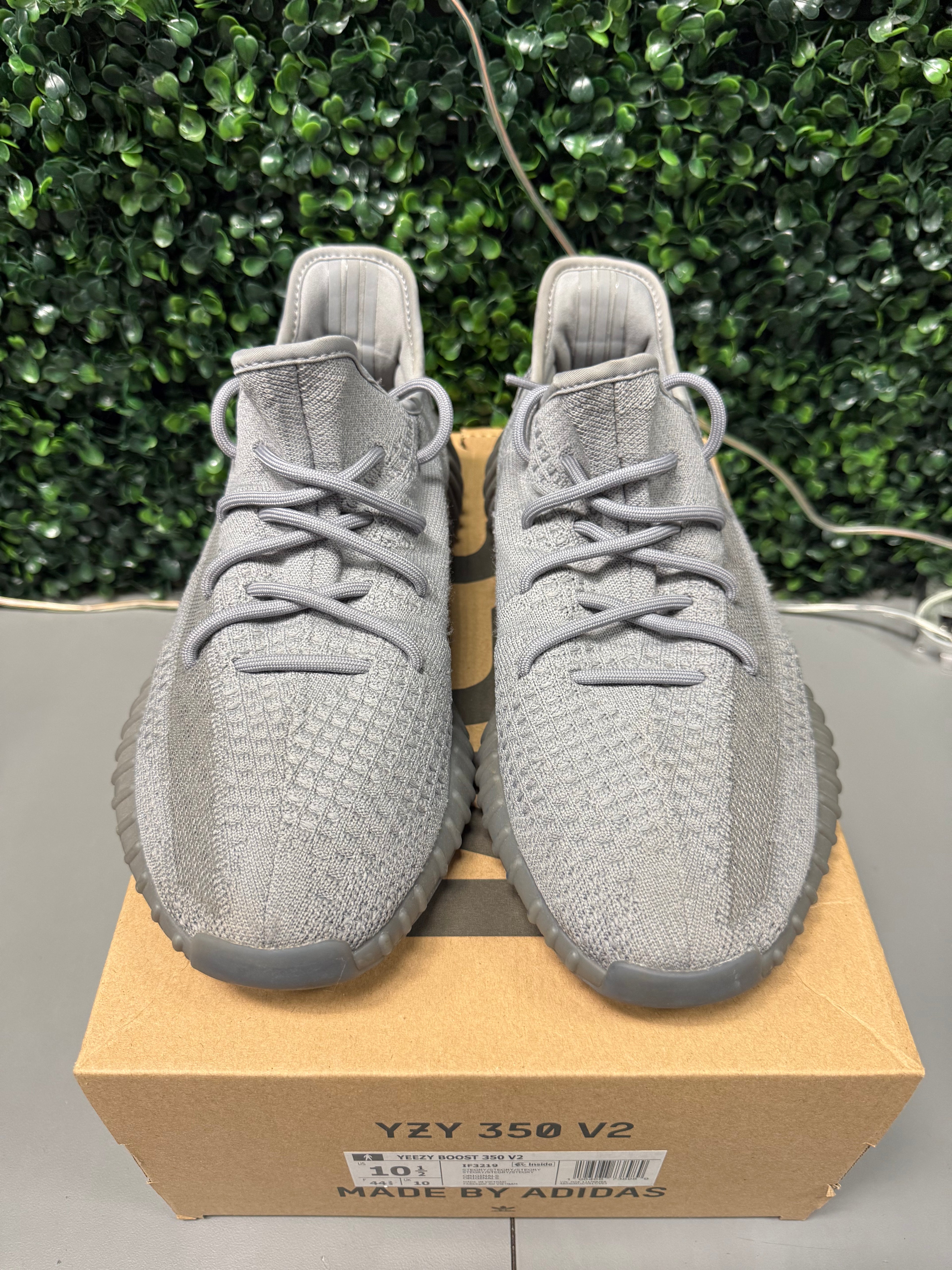 Yeezy 350 V2 "Steel Grey" Size 10.5 Preowned