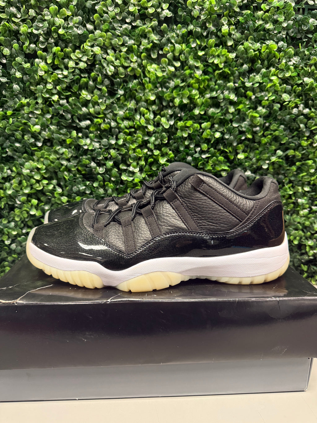 Jordan 11 Low "72-10" Size 13 Preowned