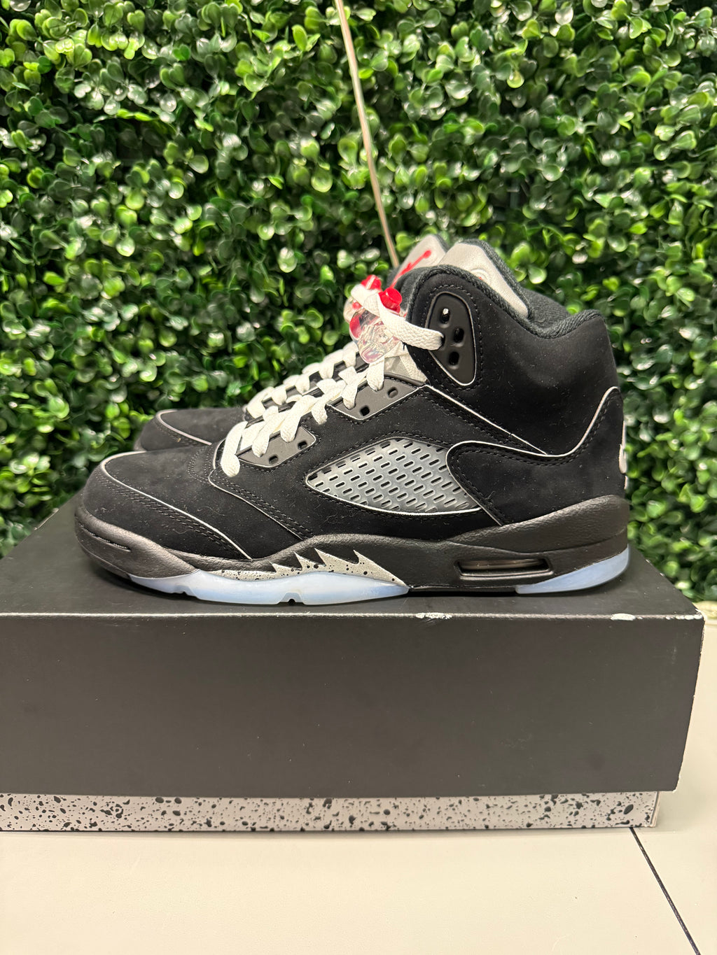 Jordan 5 "Metallic Reimagined" Size 4Y Preowned