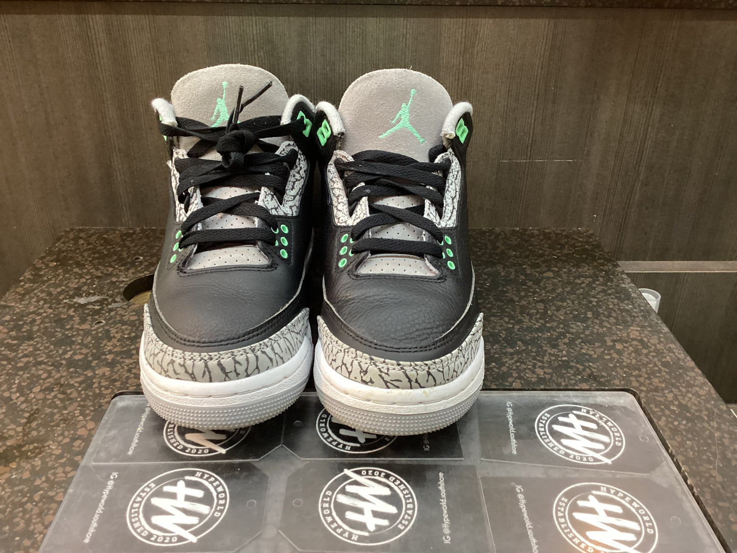 JORDAN 3 “GREEN GLOW” SIZE 6Y Pre Owned