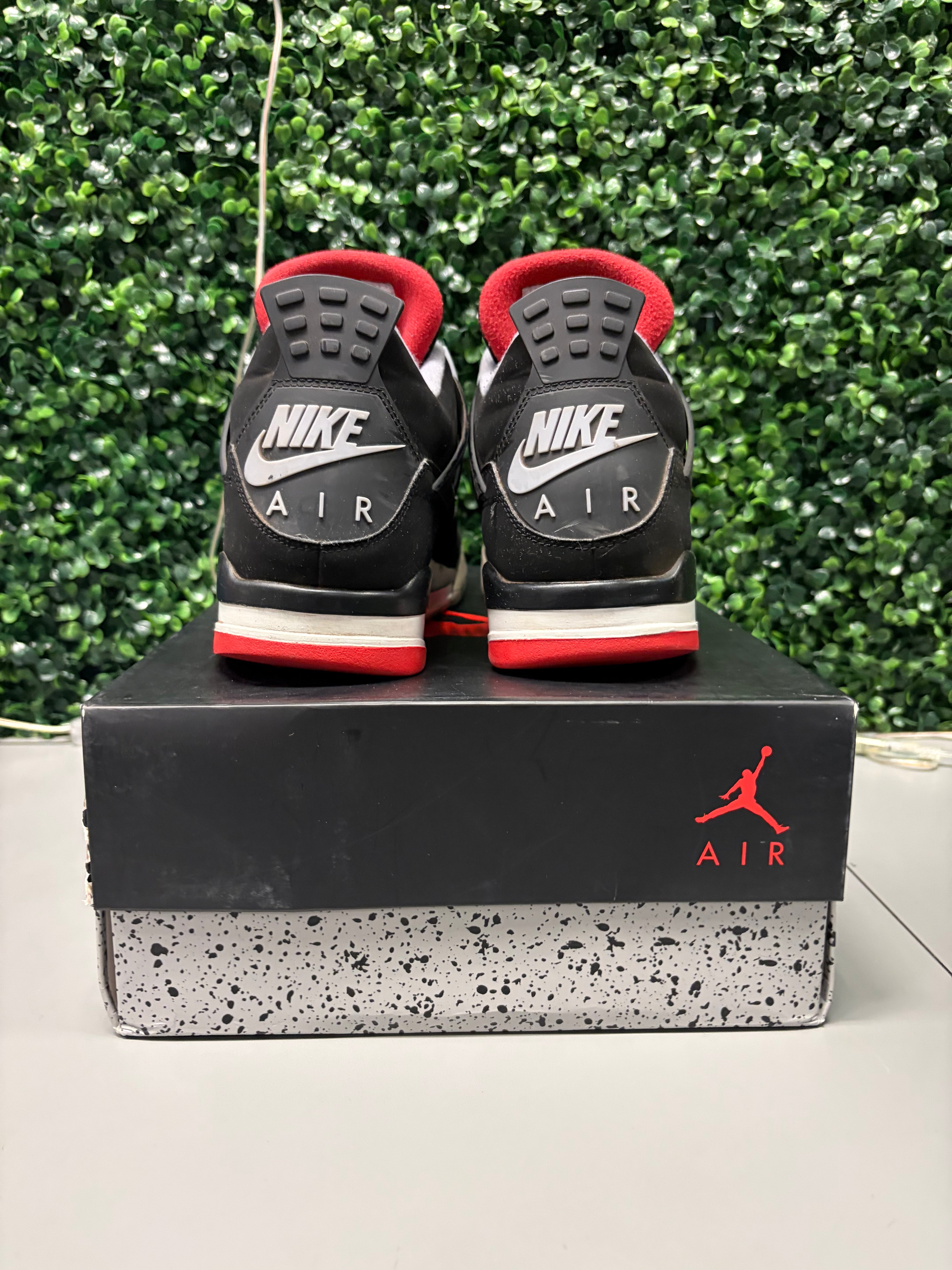 Jordan 4 Retro "Bred" (2019) Size 11 Preowned