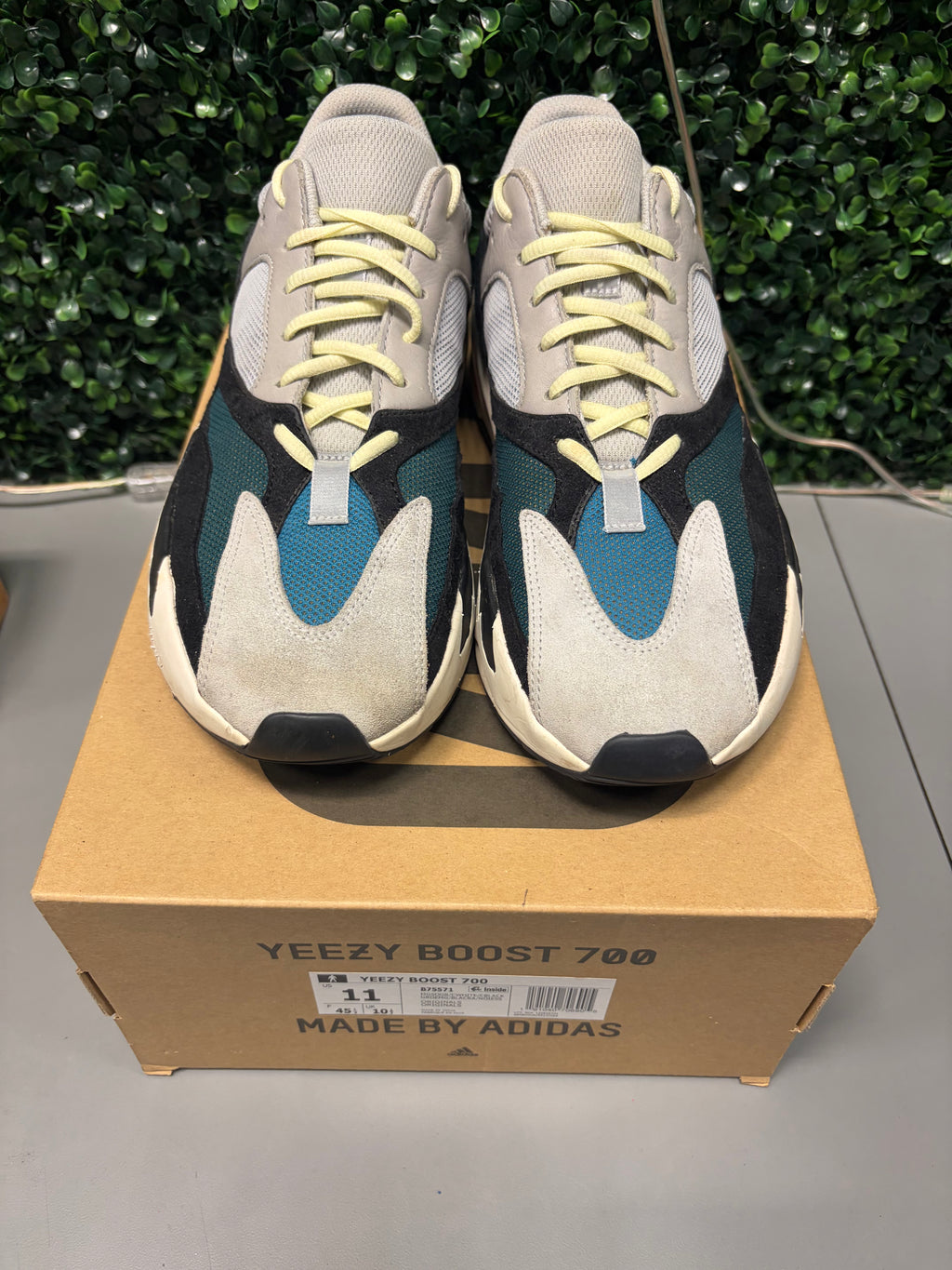 adidas Yeezy Boost 700 "Wave Runner" Size 11 Preowned