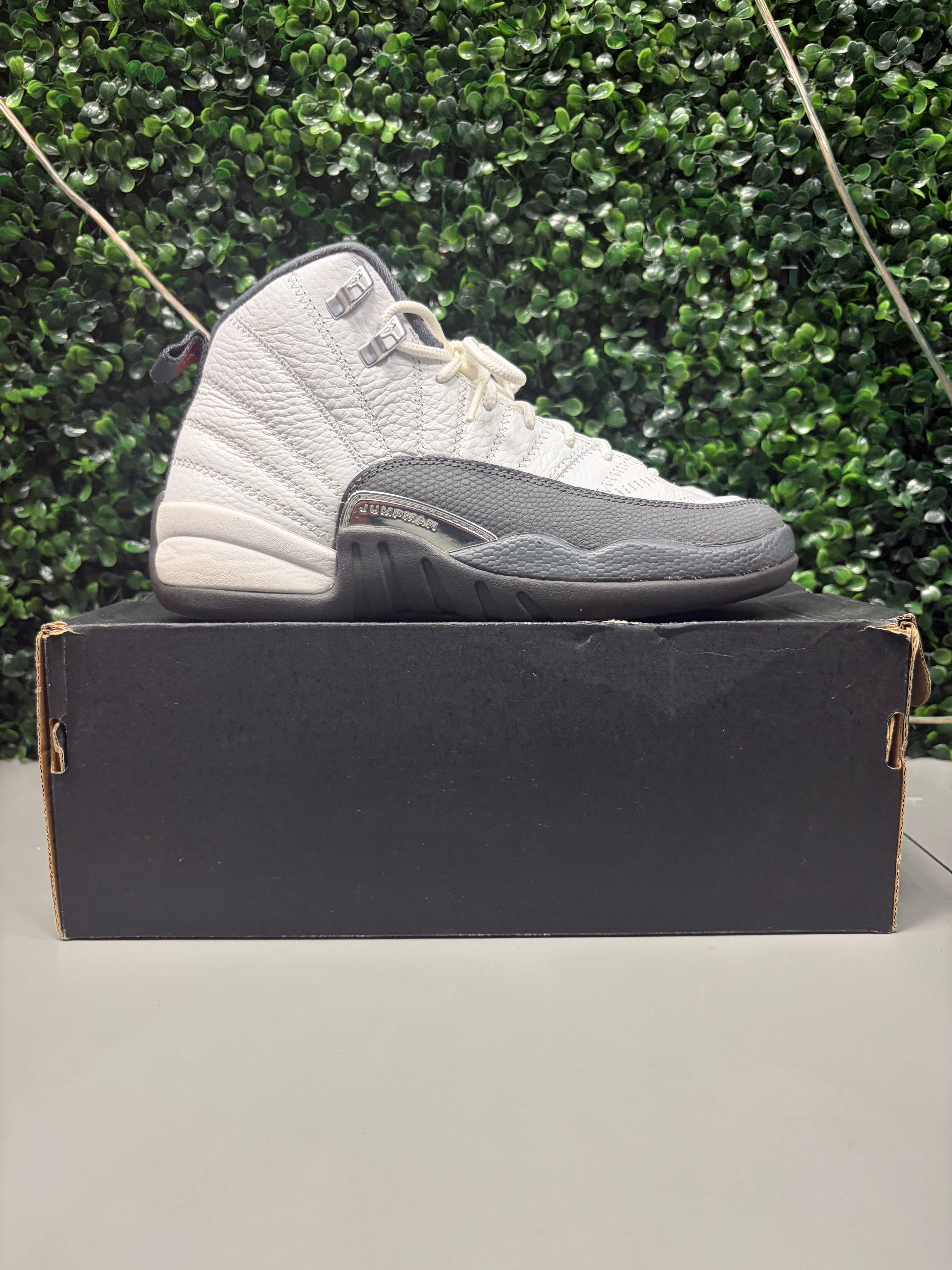 Jordan 12 Retro "White Dark Grey" (GS) Size 6Y Preowned