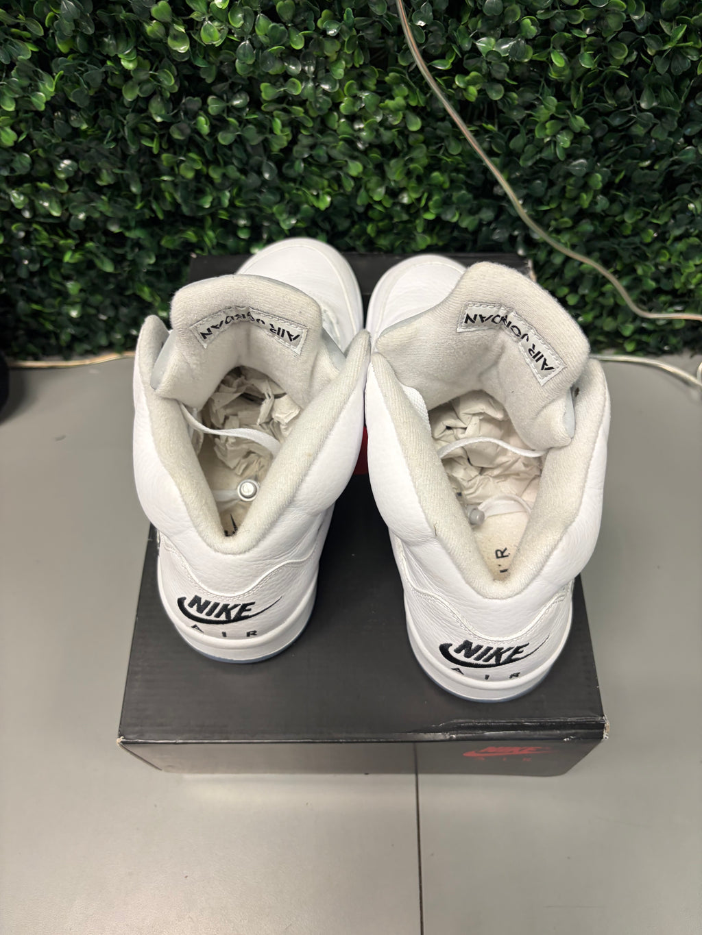 Jordan 5 Retro "White Metallic" Size 9.5 Preowned
