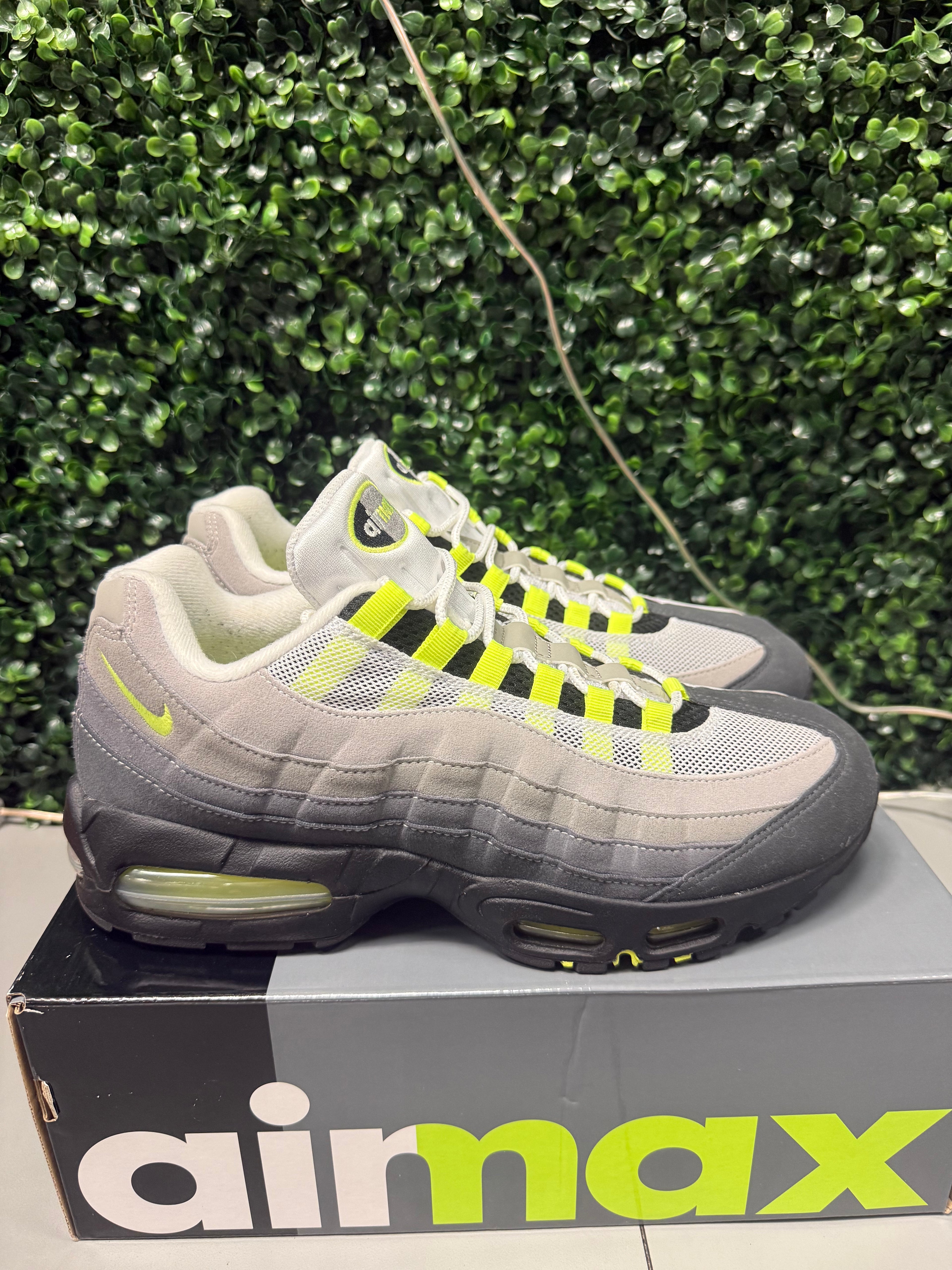 Nike Air Max 95 OG Big Bubble "Neon" Size 11 Preowned