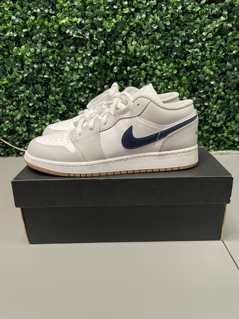 Jordan 1 Low "White Neutral Grey Gum Midnight Navy" (GS) Size 6.5Y Preowned
