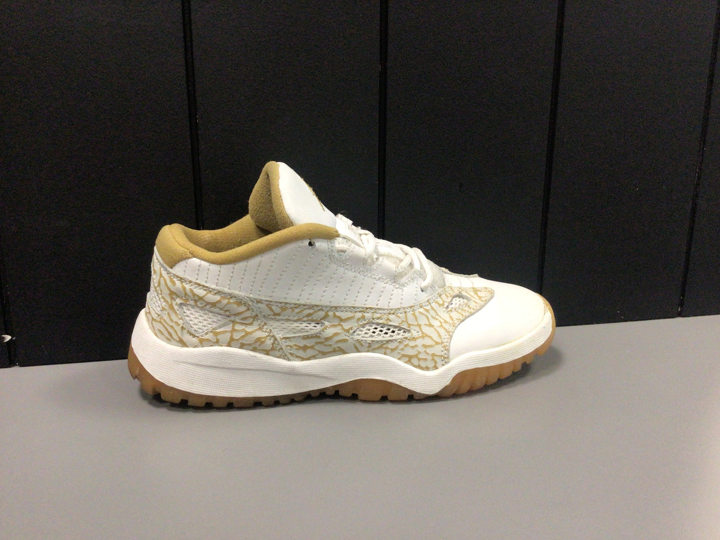 Jordan 11 Low IE “White Metallic Gold” Size 3Y Preowned