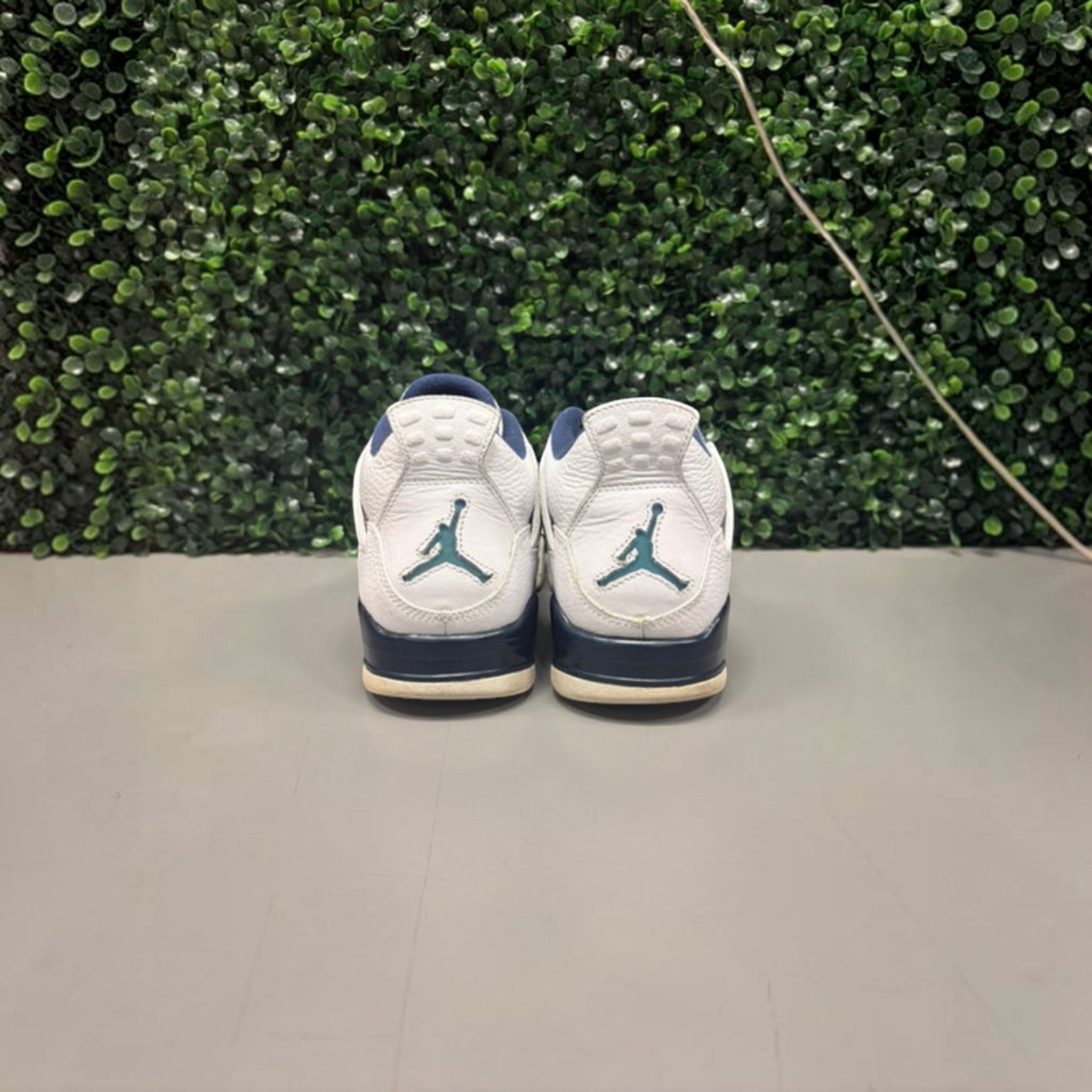Jordan 4 "Columbia" Size 9 Preowned