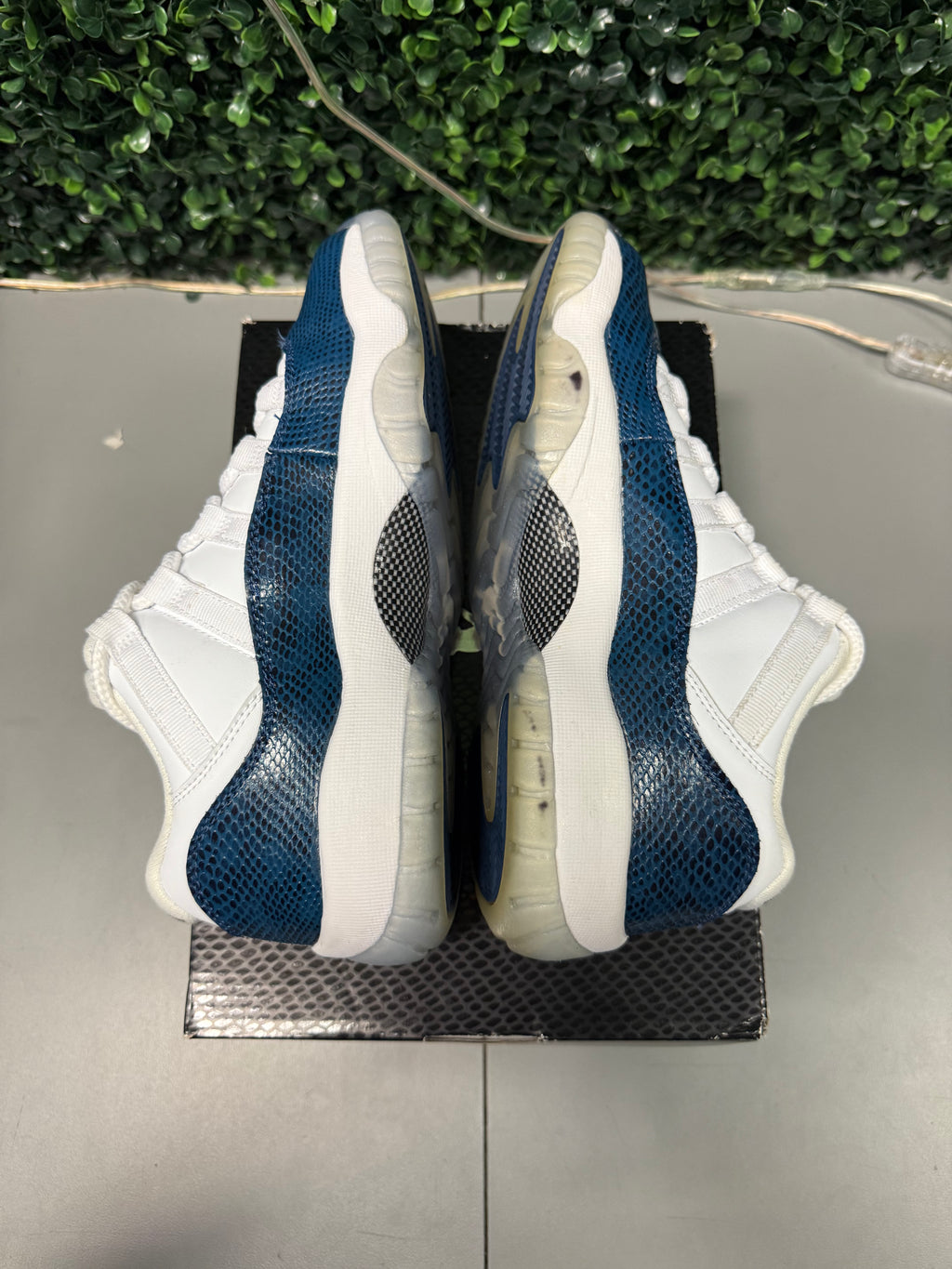 Jordan 11 Low "Navy Snakeskin" Size 6.5Y Preowned