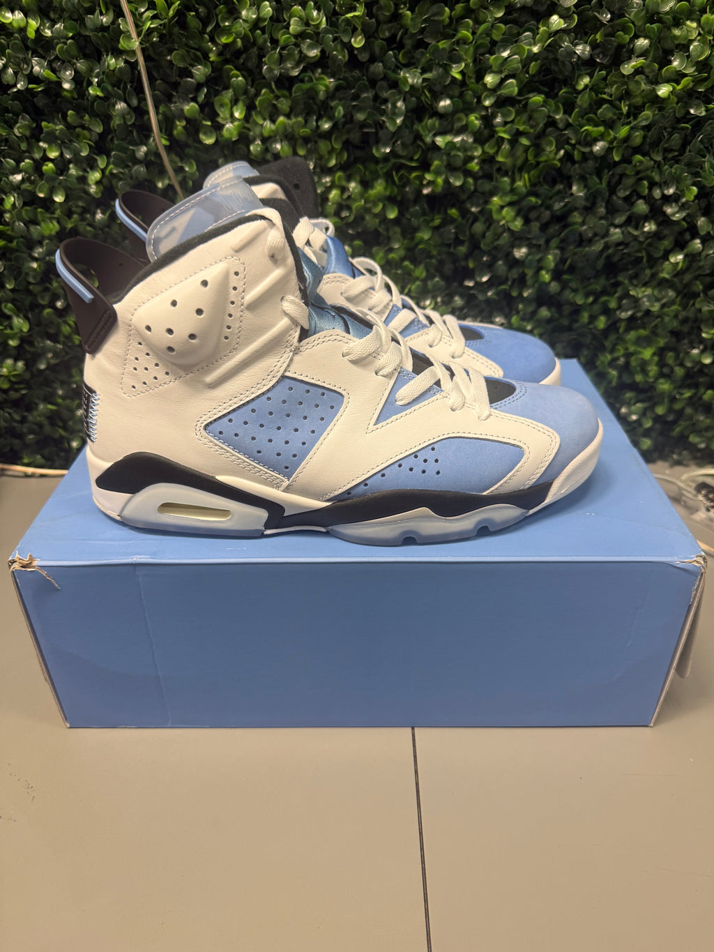 Jordan 6 Retro "UNC White" Size 9 Preowned