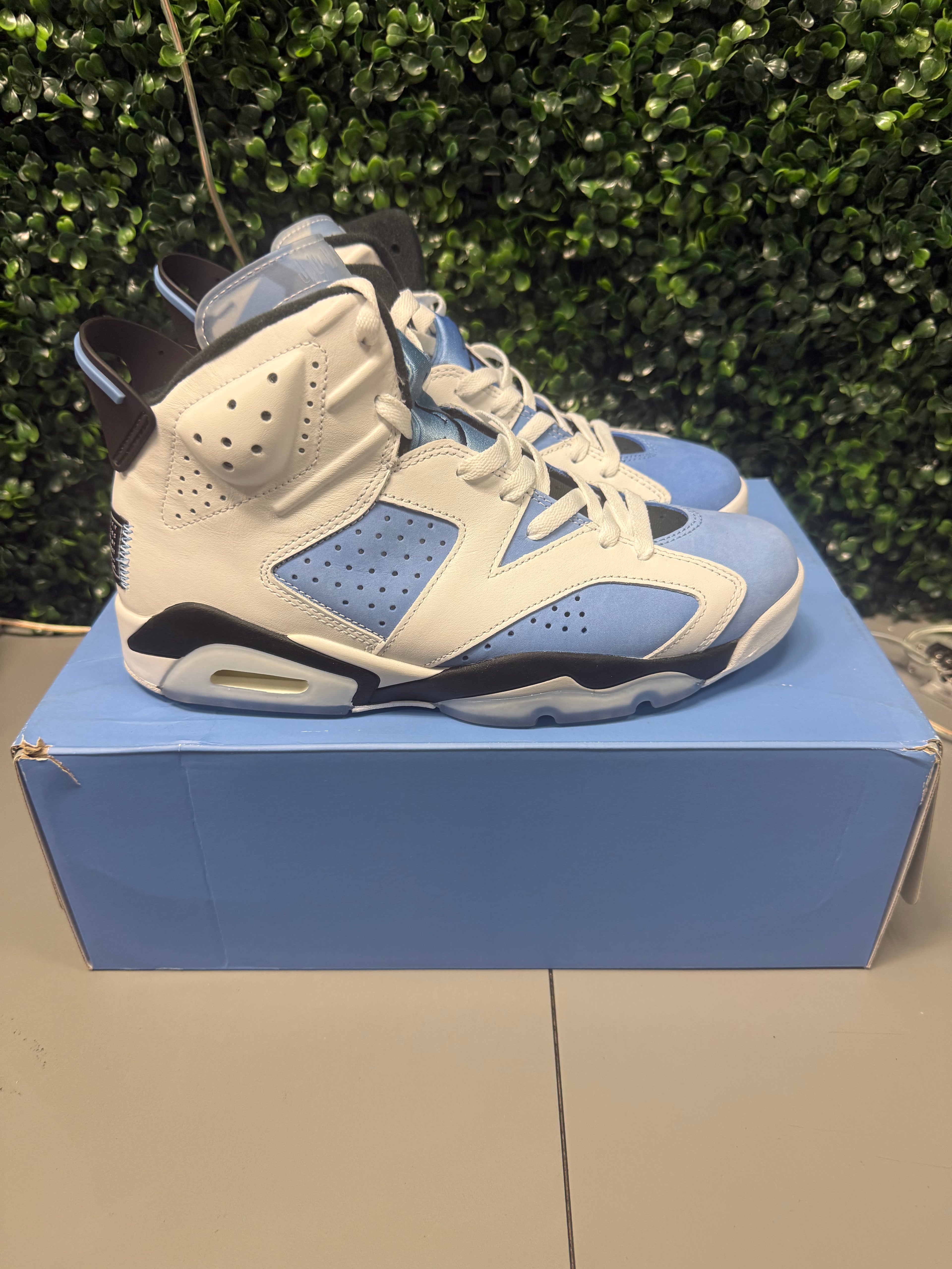 Jordan 6 Retro "UNC White" Size 9 Preowned