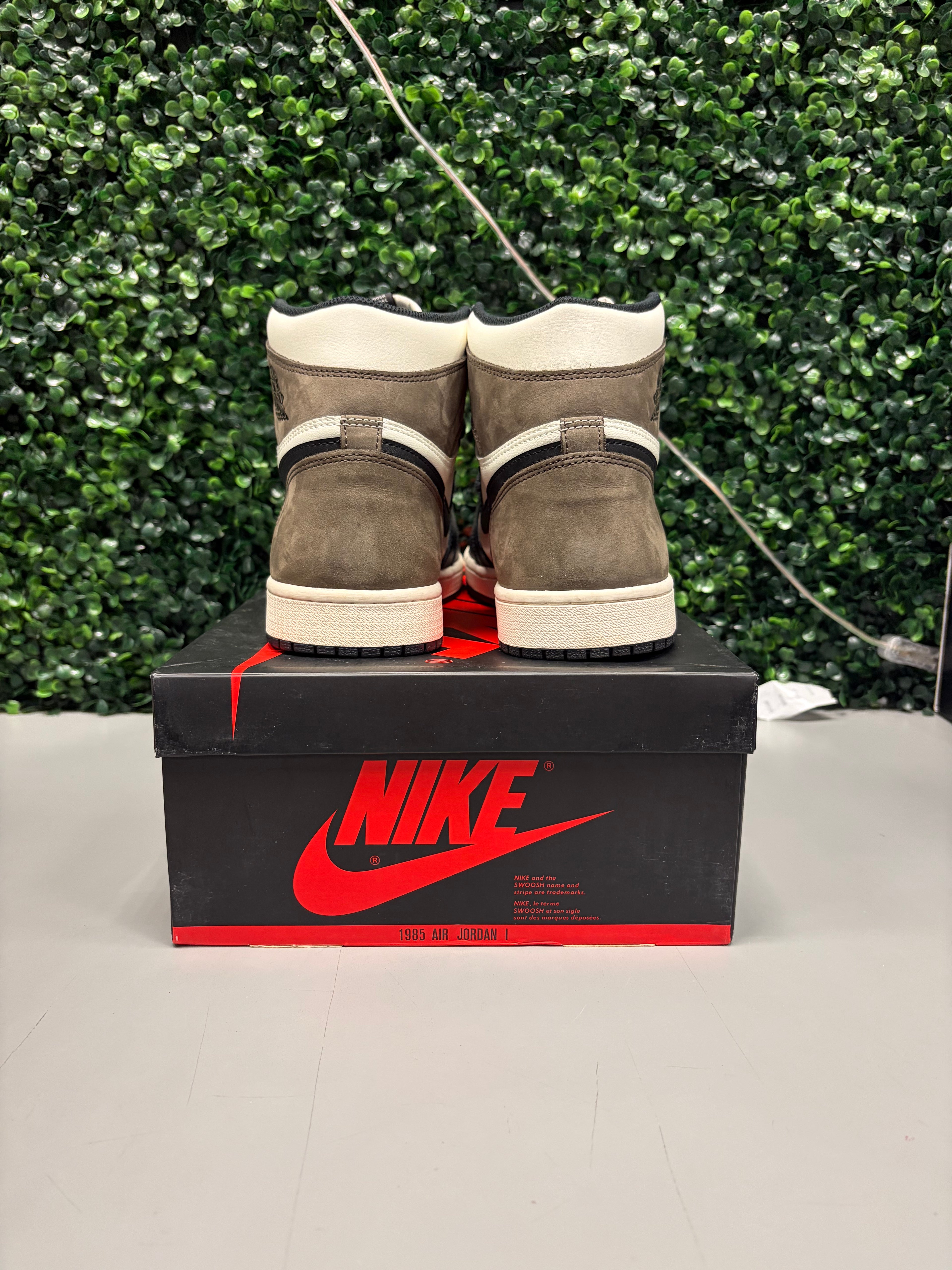 Jordan 1 High "Mocha" Size 10.5 Preowned