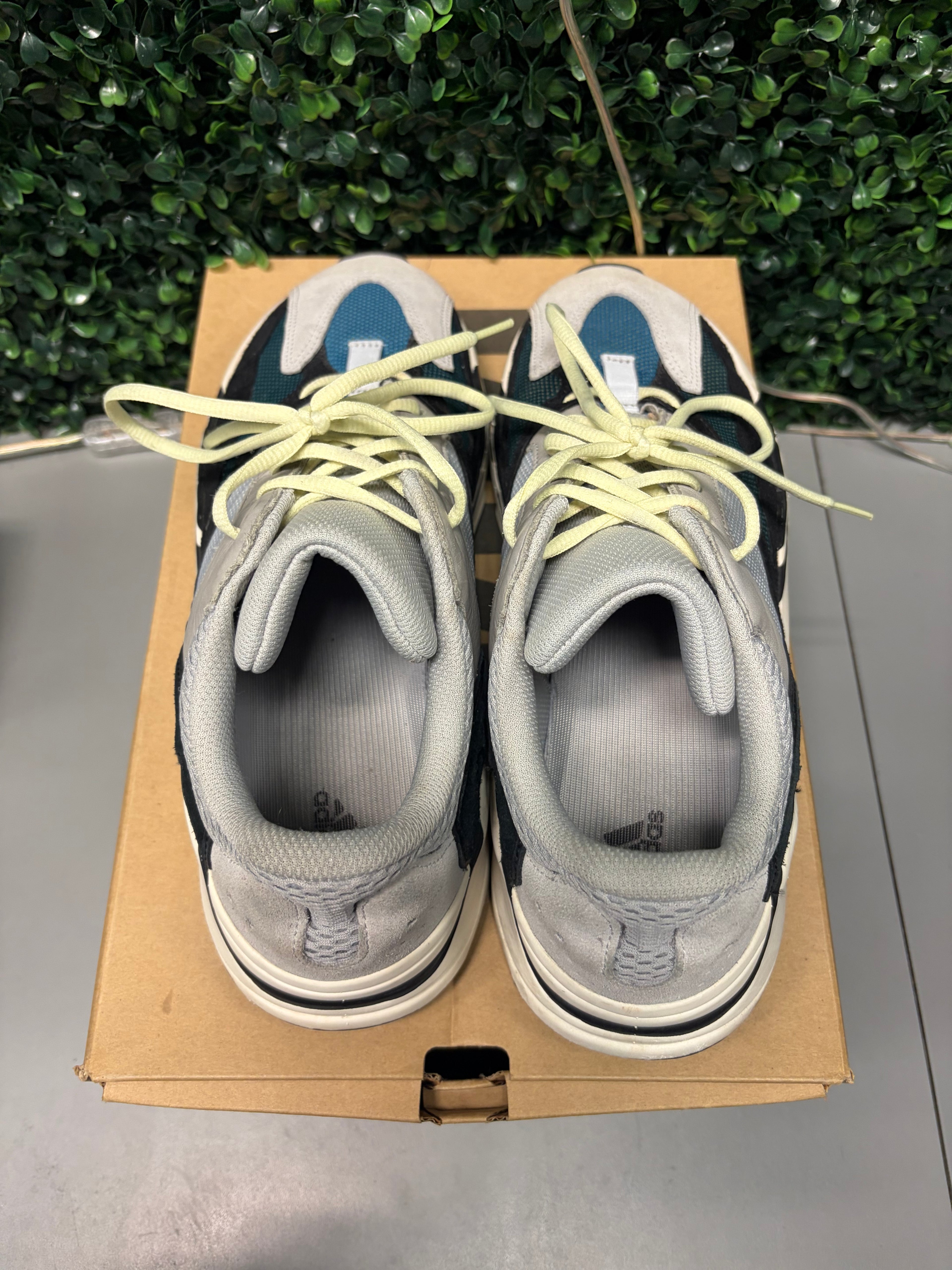 adidas Yeezy Boost 700 "Wave Runner" Size 11 Preowned