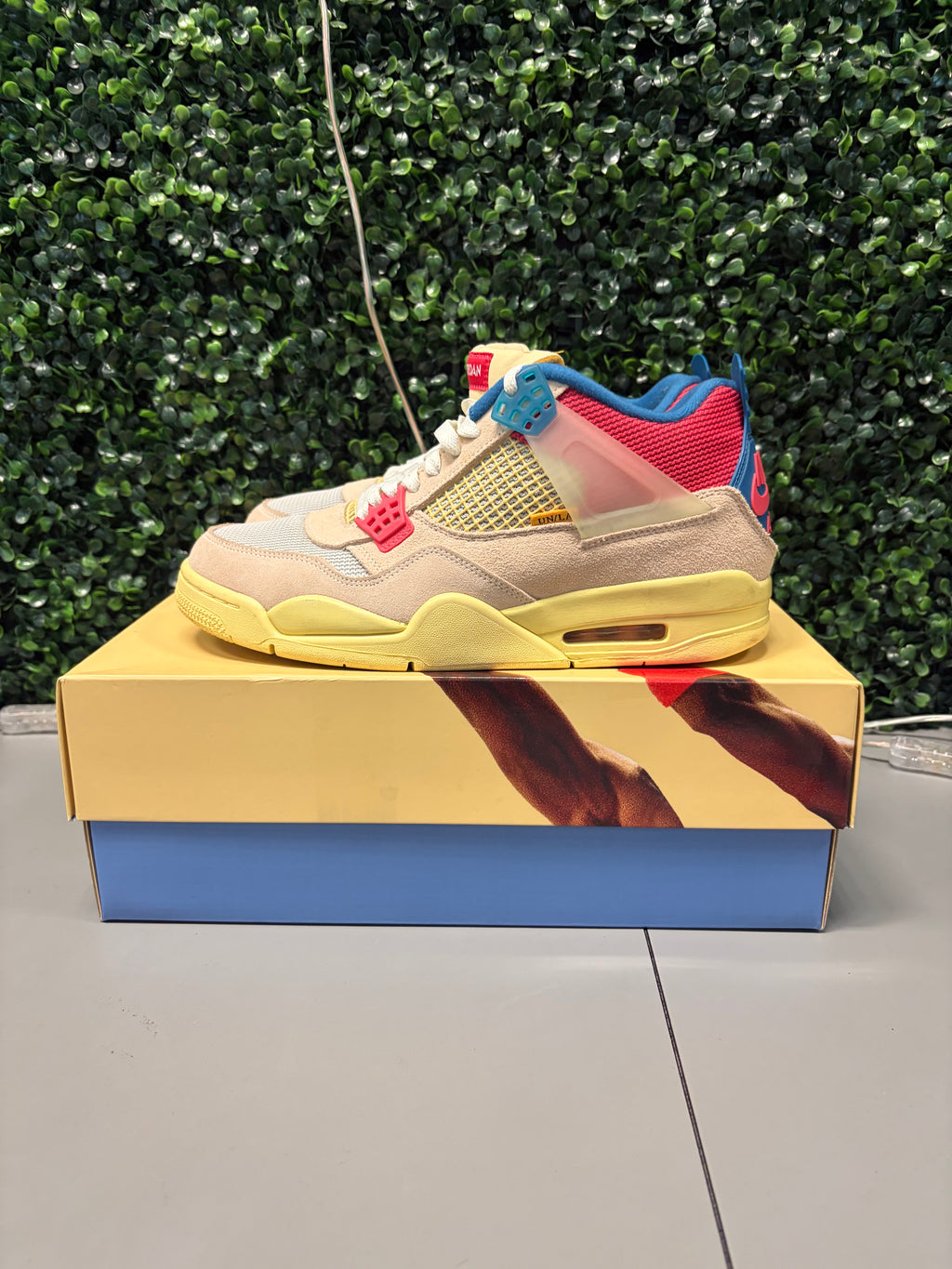 Jordan 4 Retro Union "Guava Ice"Size 10.5 Preowned