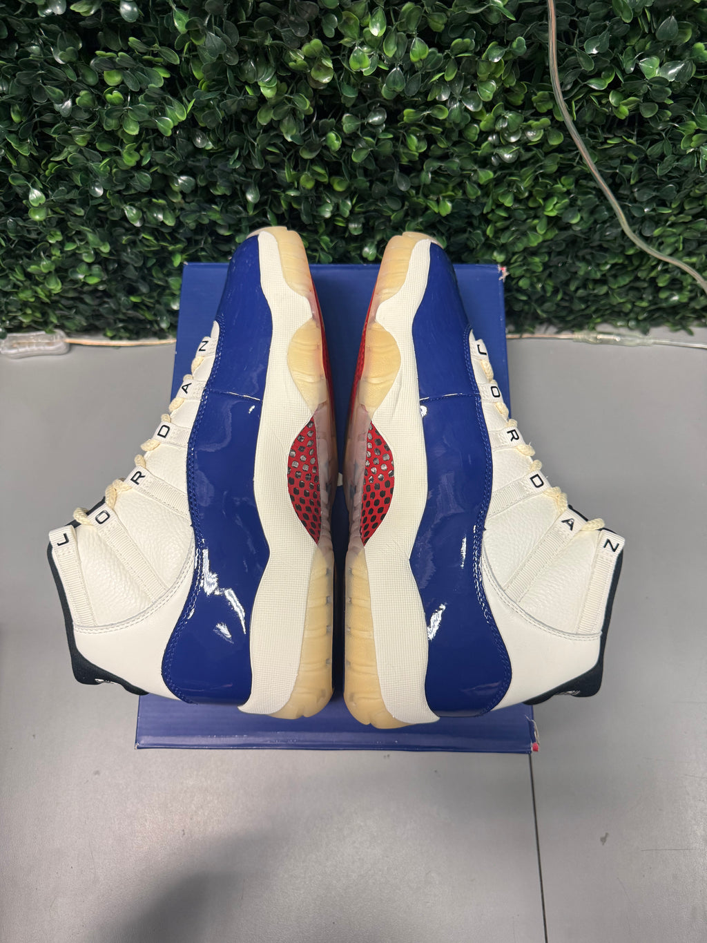Jordan 11 Retro "Rare Air" Size 9 Preowned