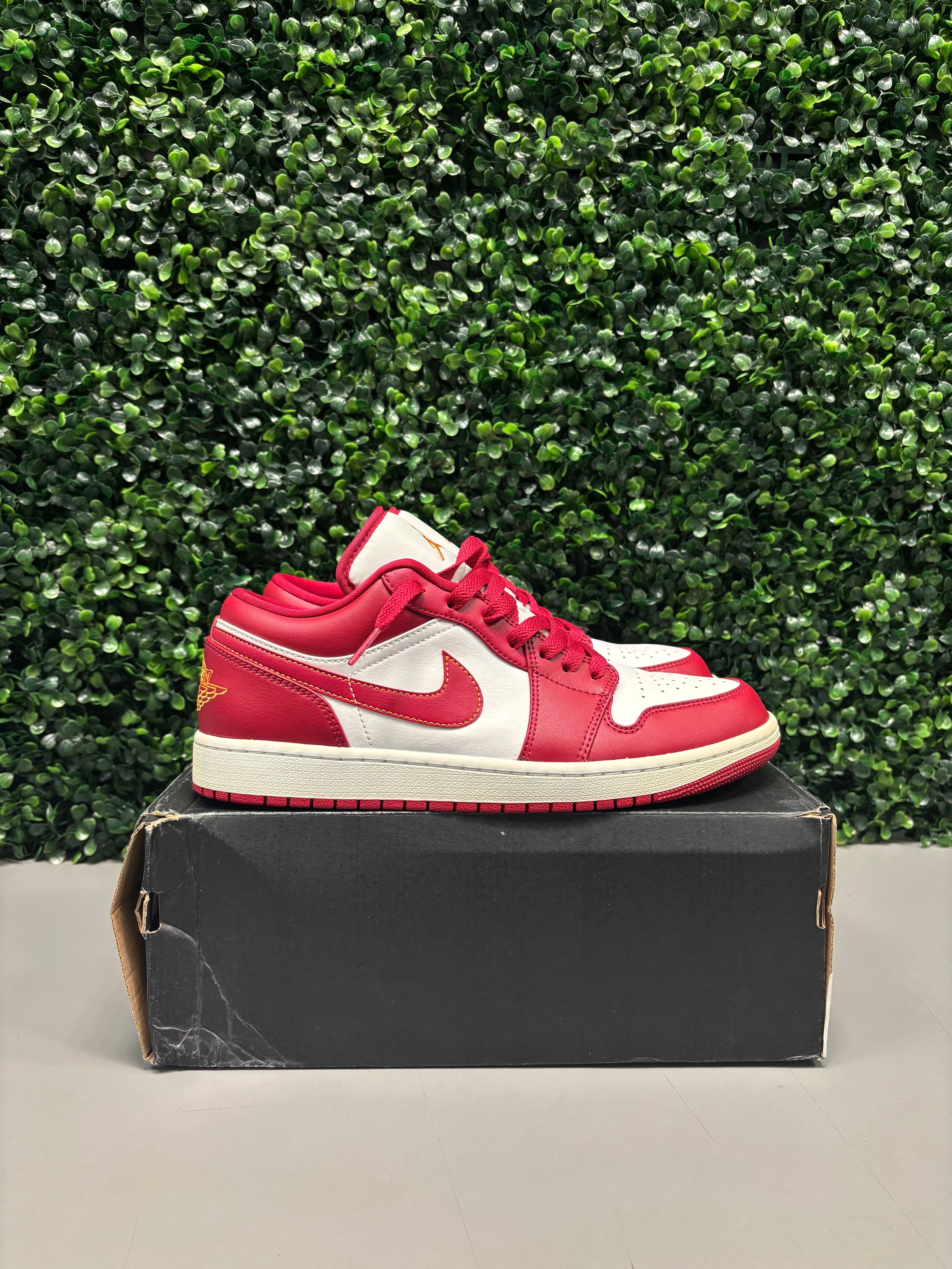 Jordan 1 Low "Cardinal" Size 10 Preowned