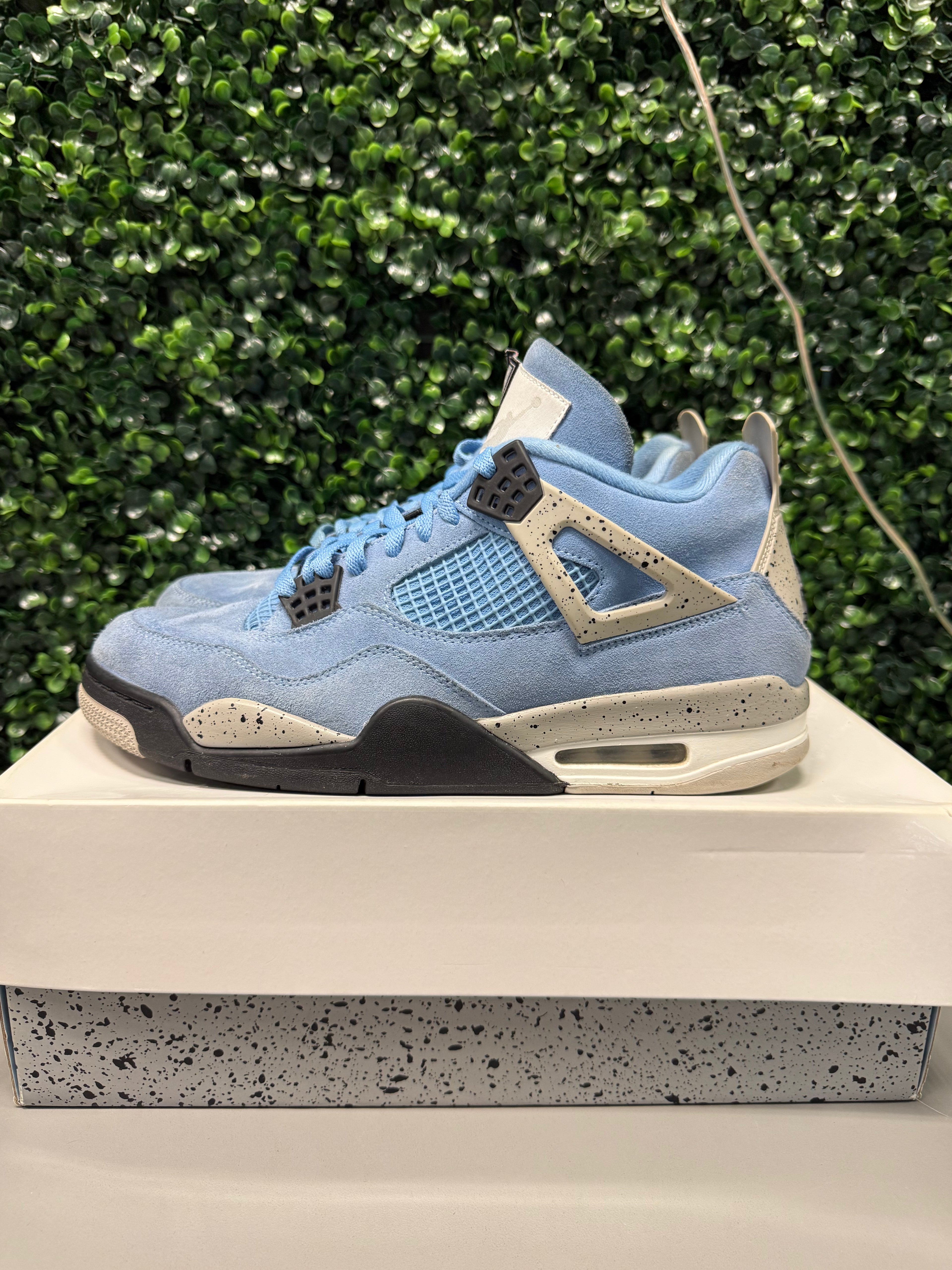 Jordan 4 "University Blue" Size 10.5 Preowned