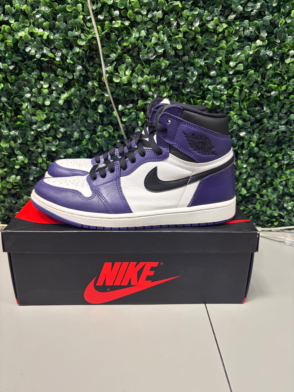 Jordan 1 Retro High "Court Purple White" Size 9.5 Preowned