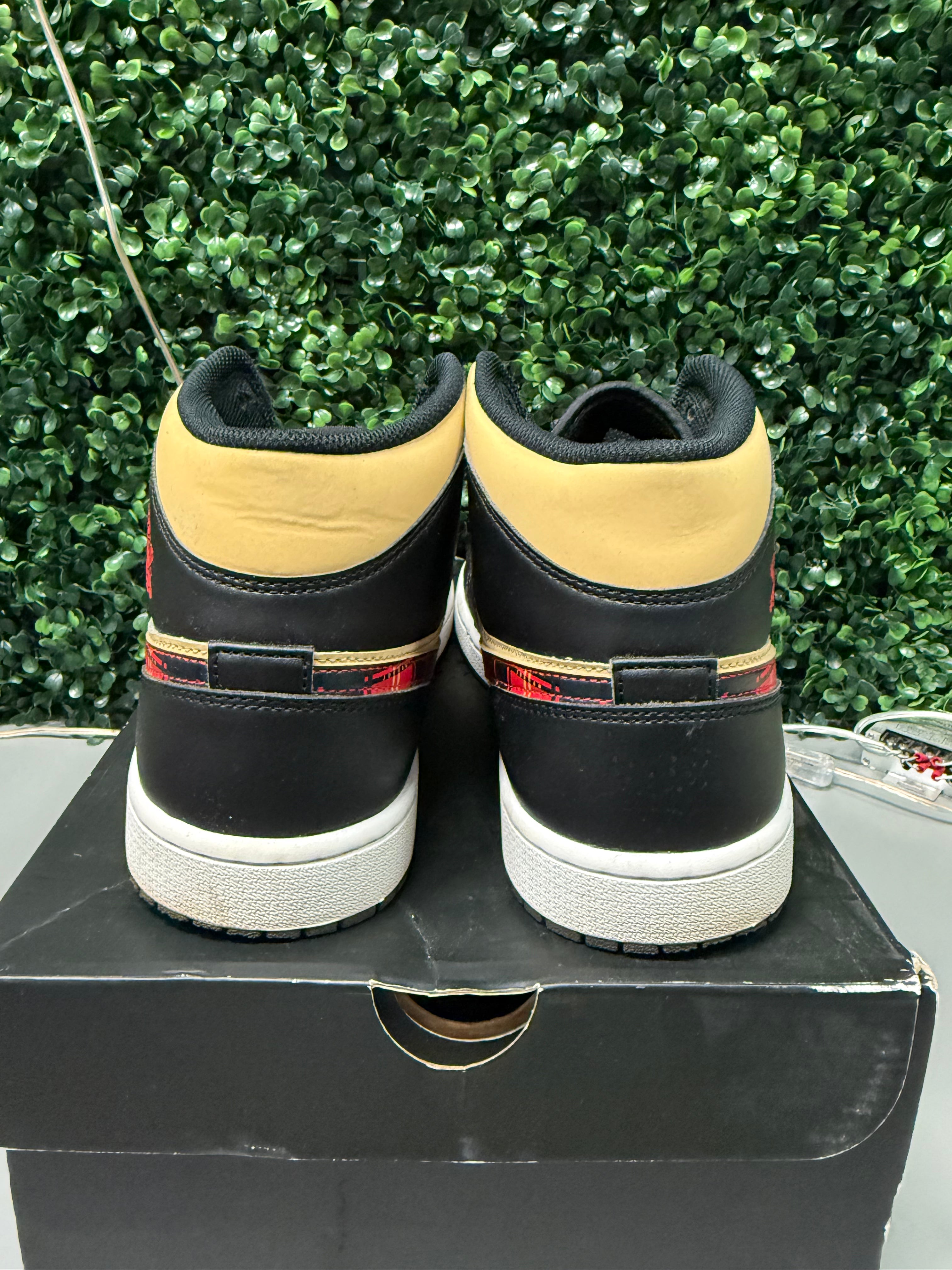 Jordan 1 Mid "Tartan Swoosh" Size 10.5 Preowned