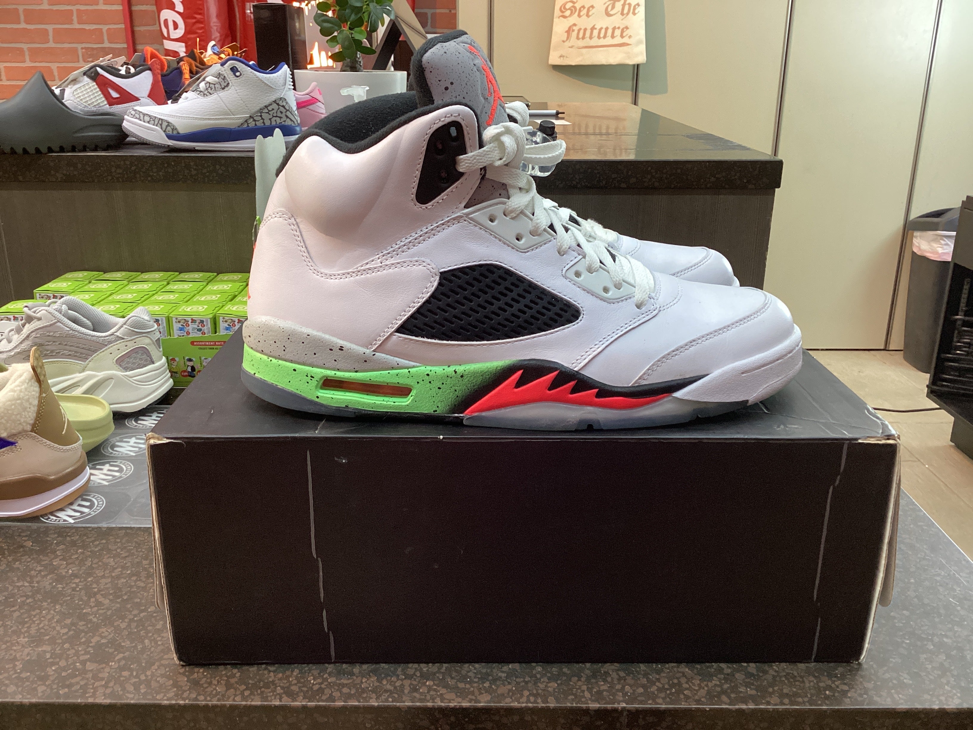 Jordan 5 “Poison Green” Preowned Size 11