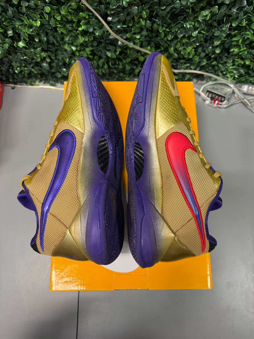 Nike Kobe 5 Protro "Undefeated Hall of Fame" Size 10.5 Preowned