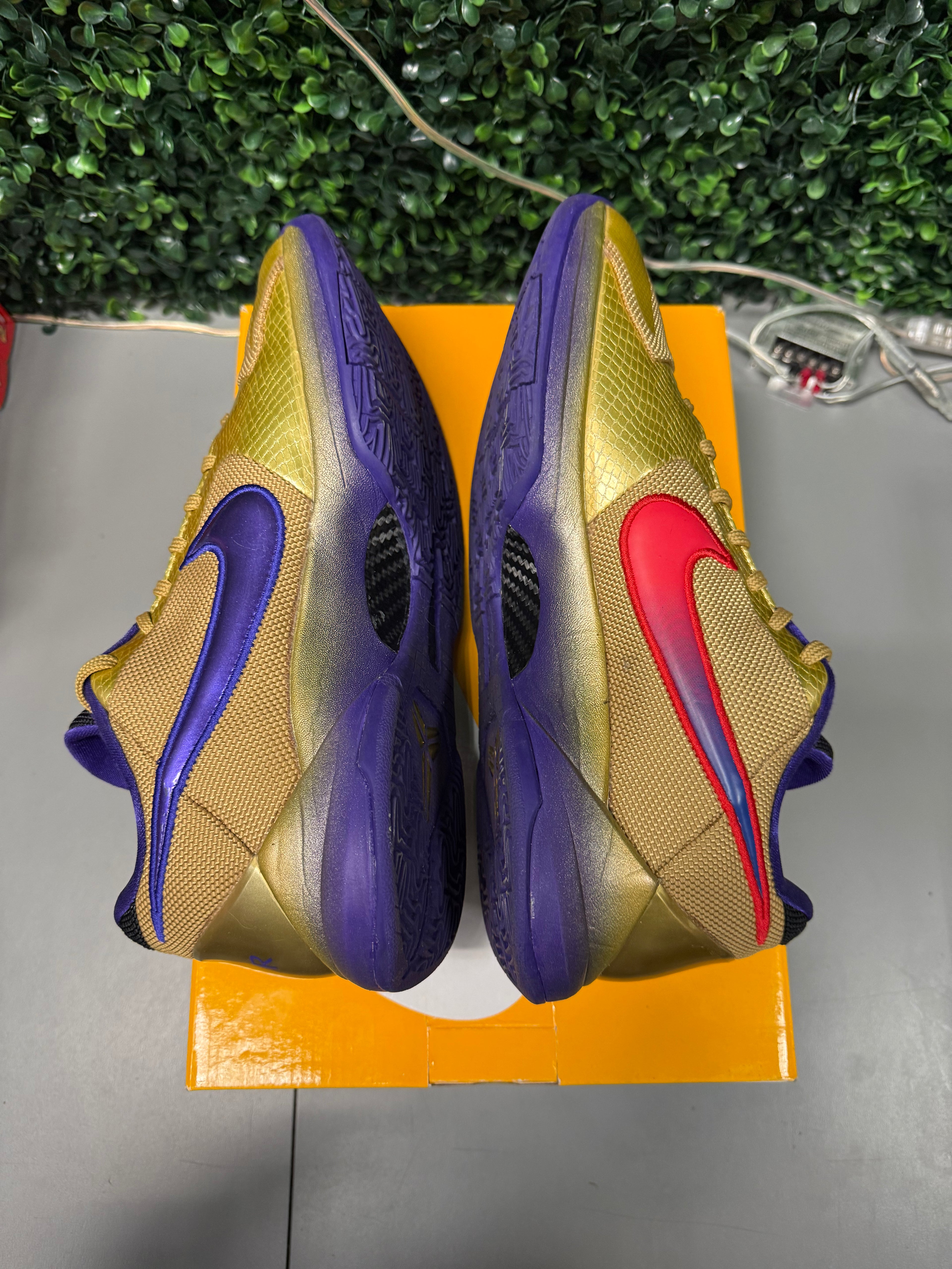 Nike Kobe 5 Protro "Undefeated Hall of Fame" Size 10.5 Preowned