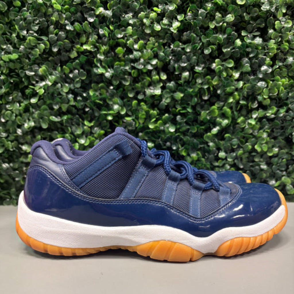 Jordan 11 Retro Low "Midnight Navy" Size 9 Preowned