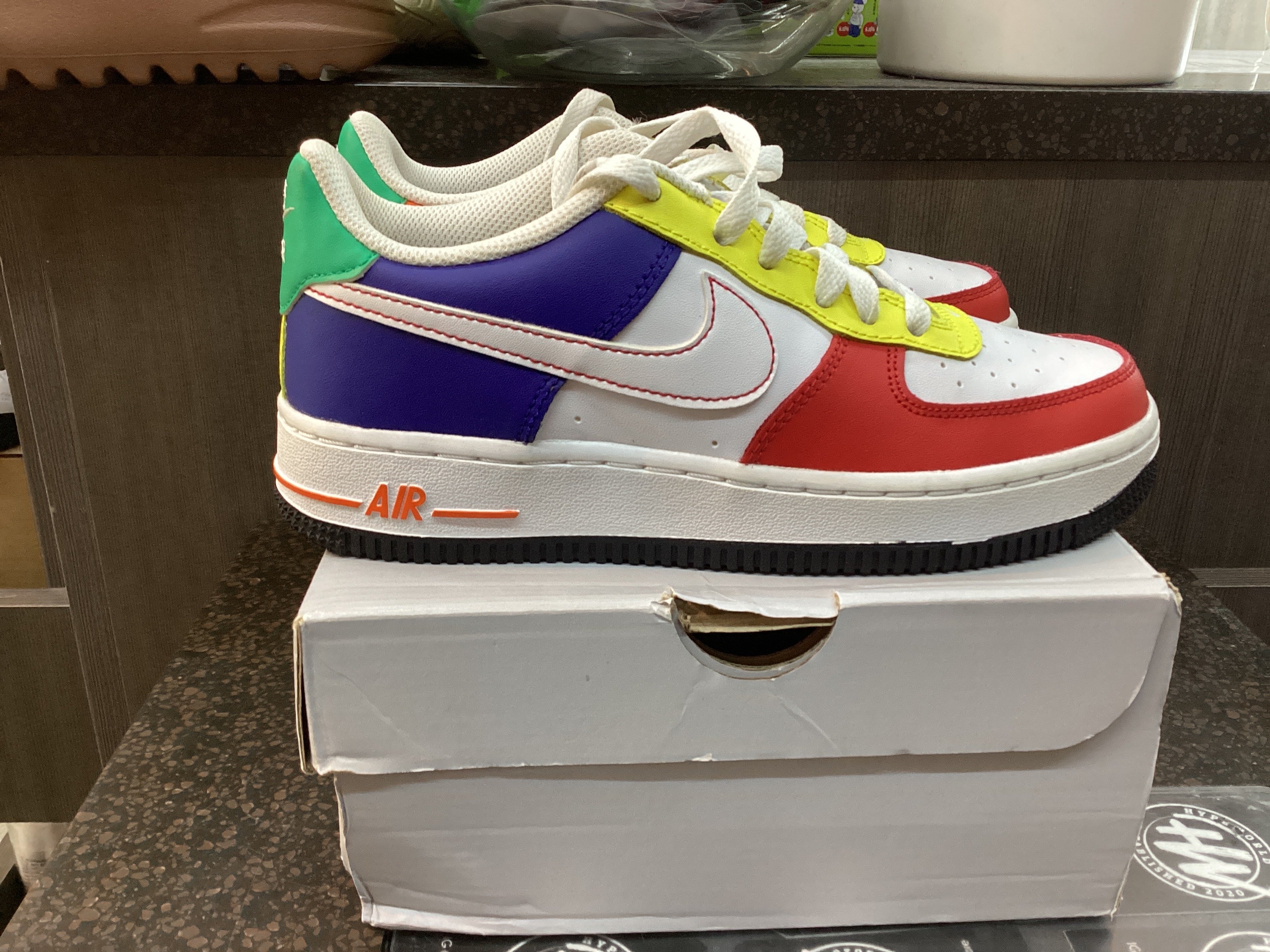 NIKE AIR FORCE 1 LOW ‘07 LV8 Lightly Worn Size 4.5Y