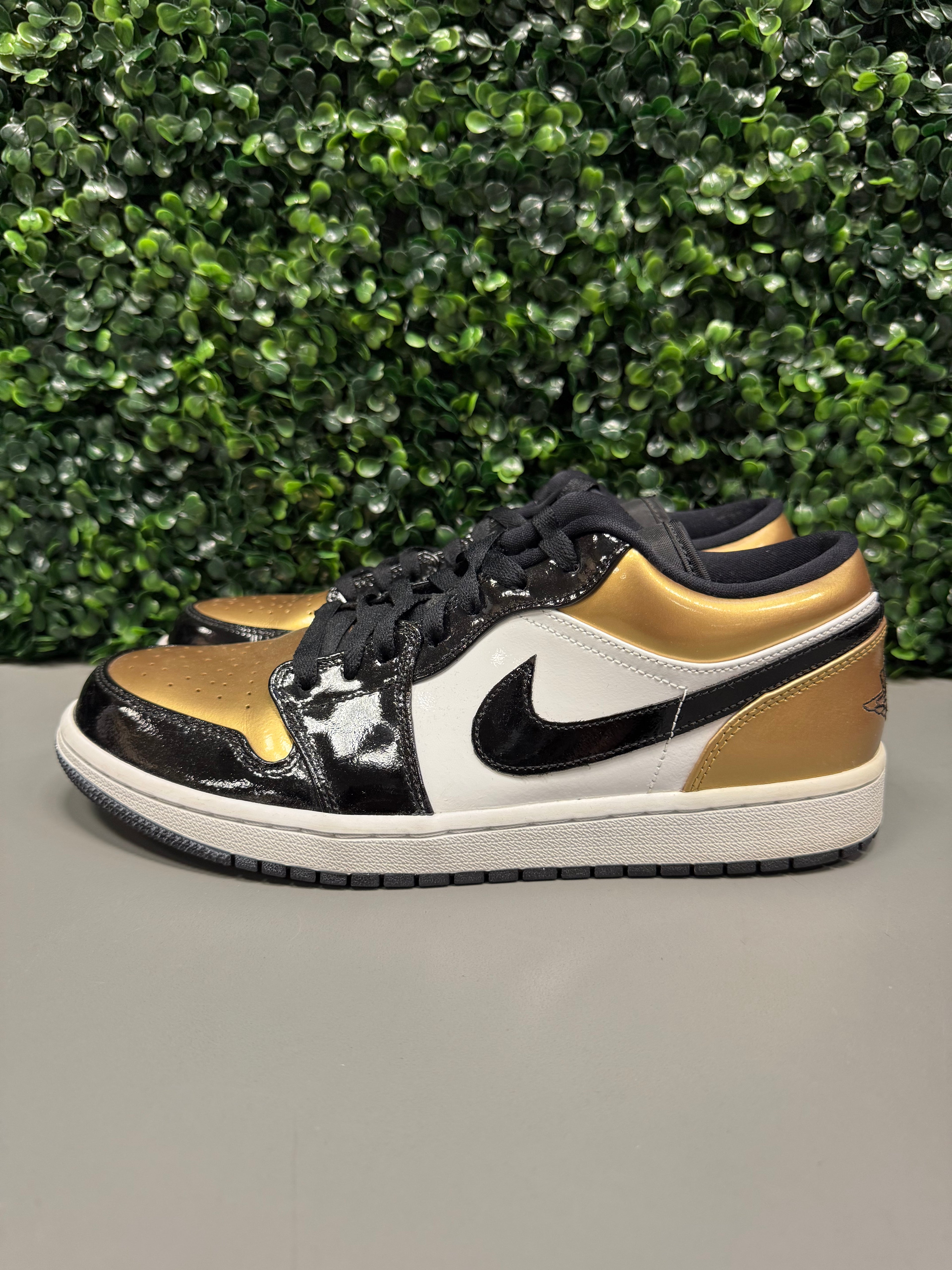 Jordan 1 Low "Gold Toe" Size 10 Preowned