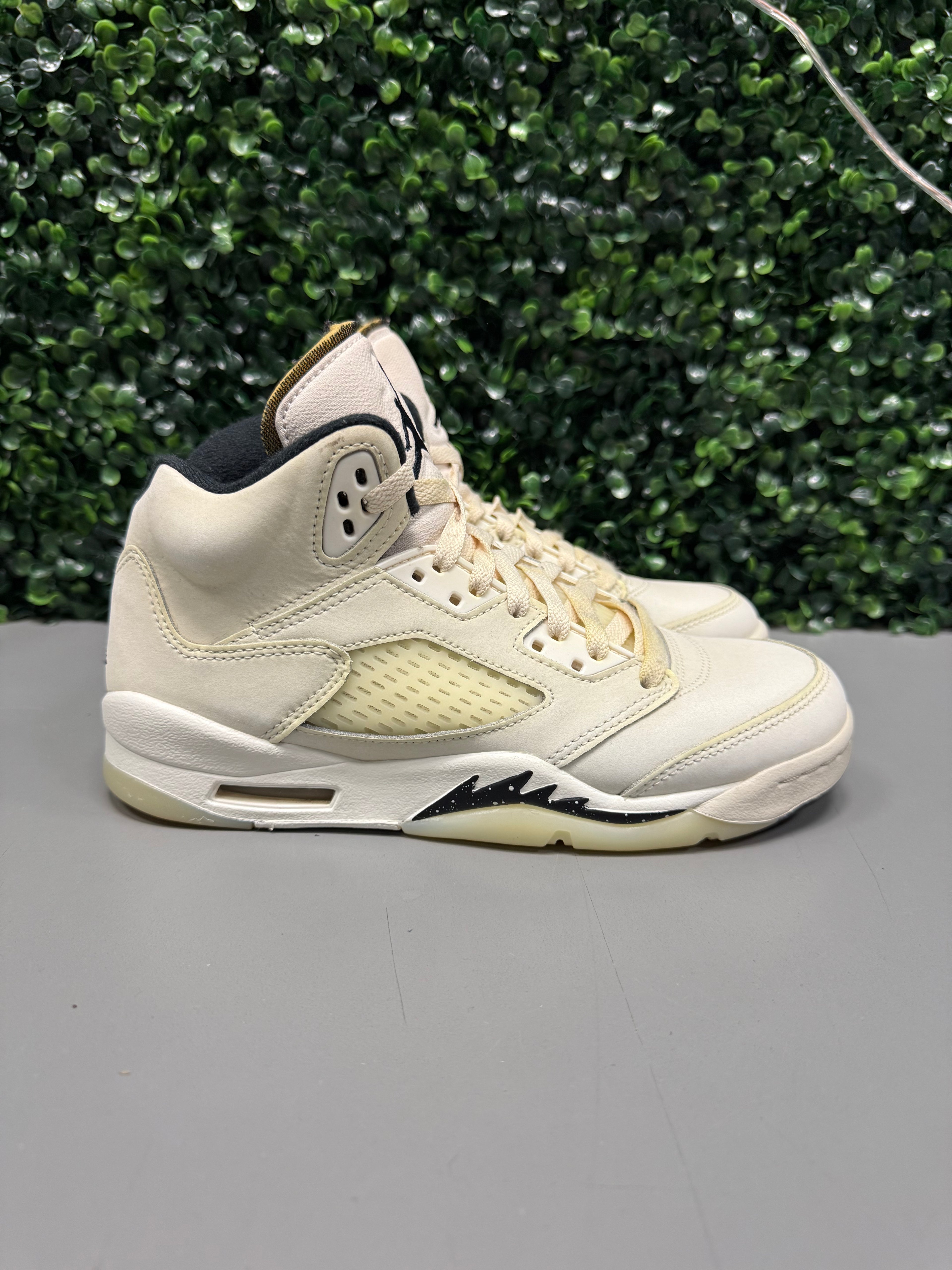 Jordan 5 “Sail” Size 6Y / 7.5W Preowned