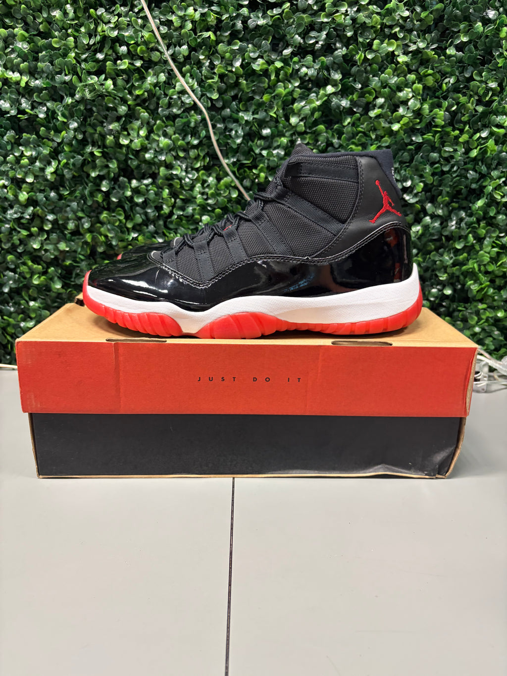 Jordan 11 Retro "Playoffs Bred" (2019) Size 12 Preowned