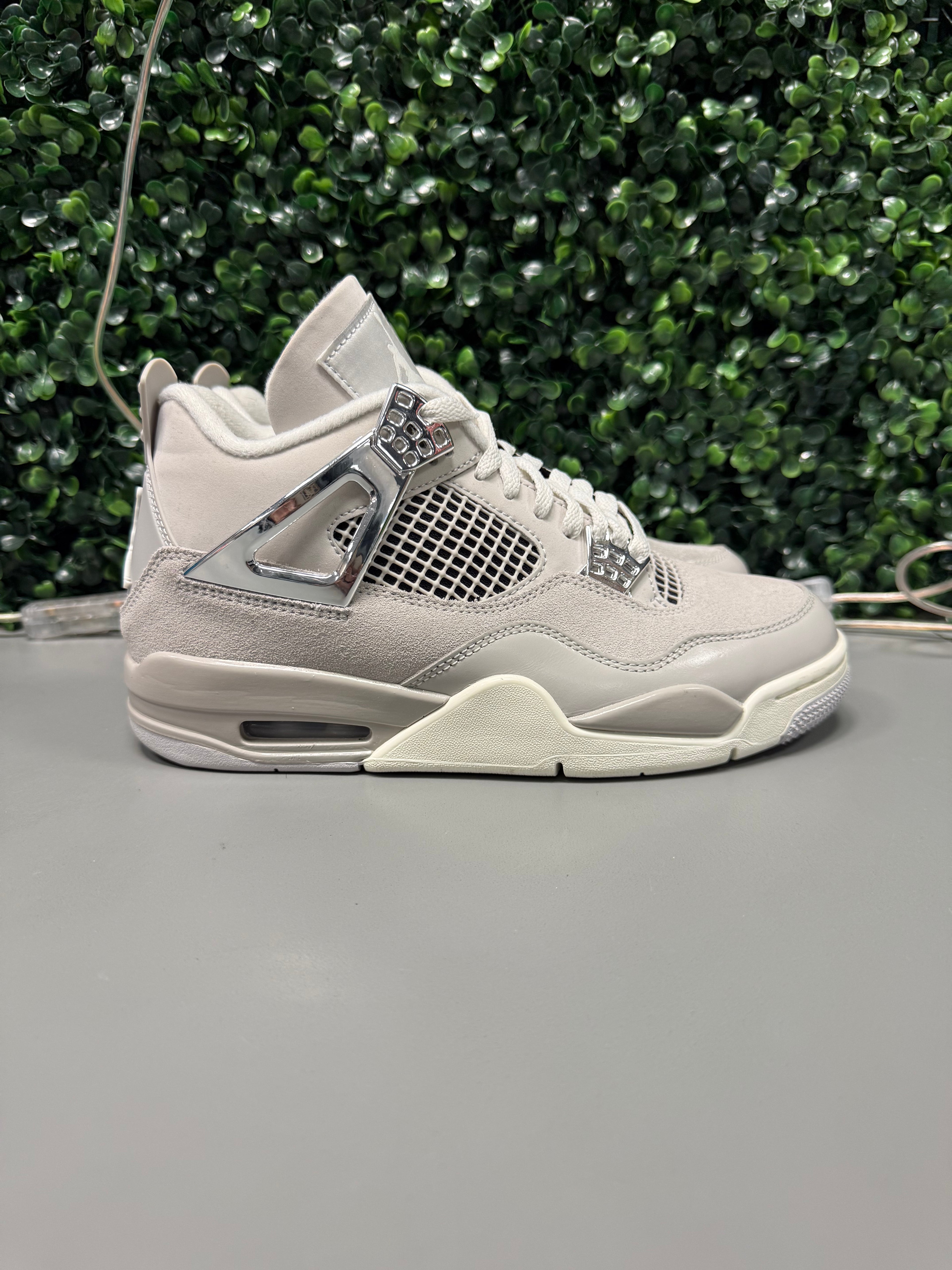Jordan 4 "Frozen Moments" Size 7.5W / 6Y Preowned