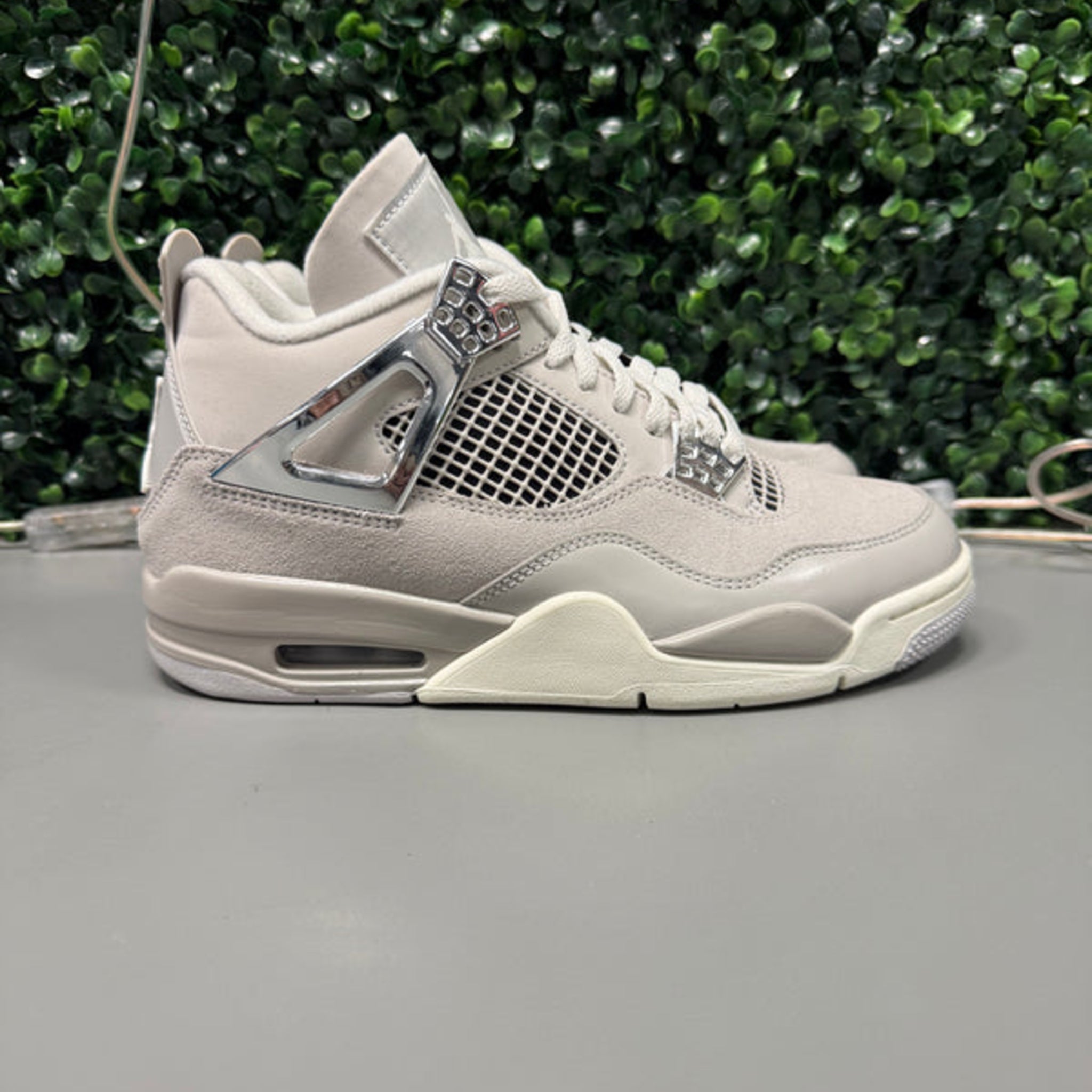 Jordan 4 "Frozen Moments" Size 7.5W / 6Y Preowned