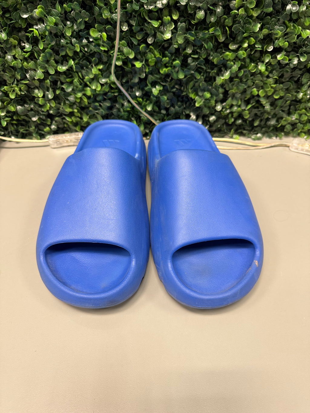 Yeezy Slide "Azure" Size 13 Preowned