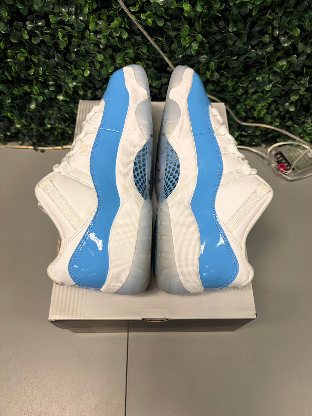 Jordan 11 Retro Low "University Blue" Size 9.5 Preowned