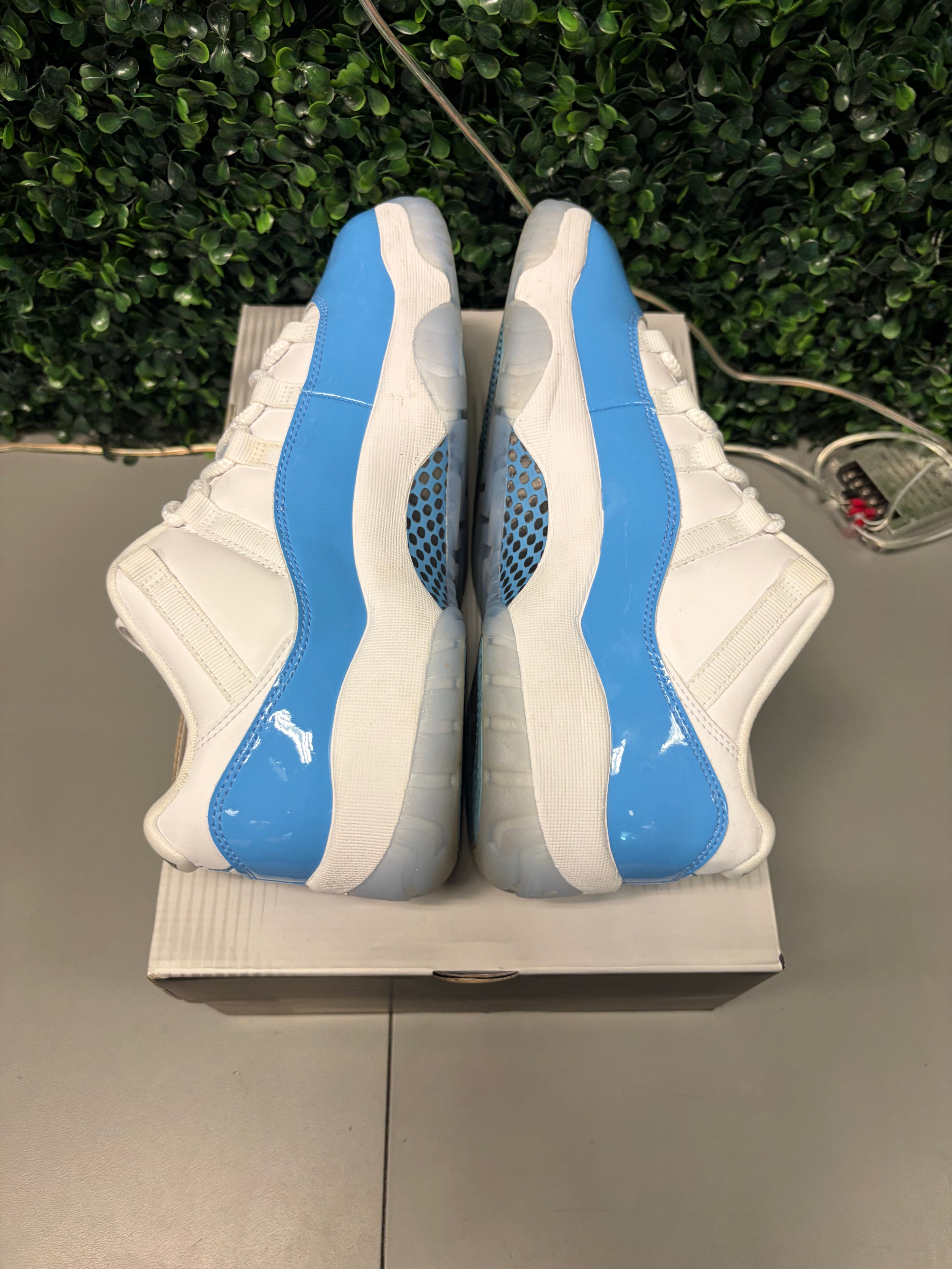 Jordan 11 Retro Low "University Blue" Size 9.5 Preowned