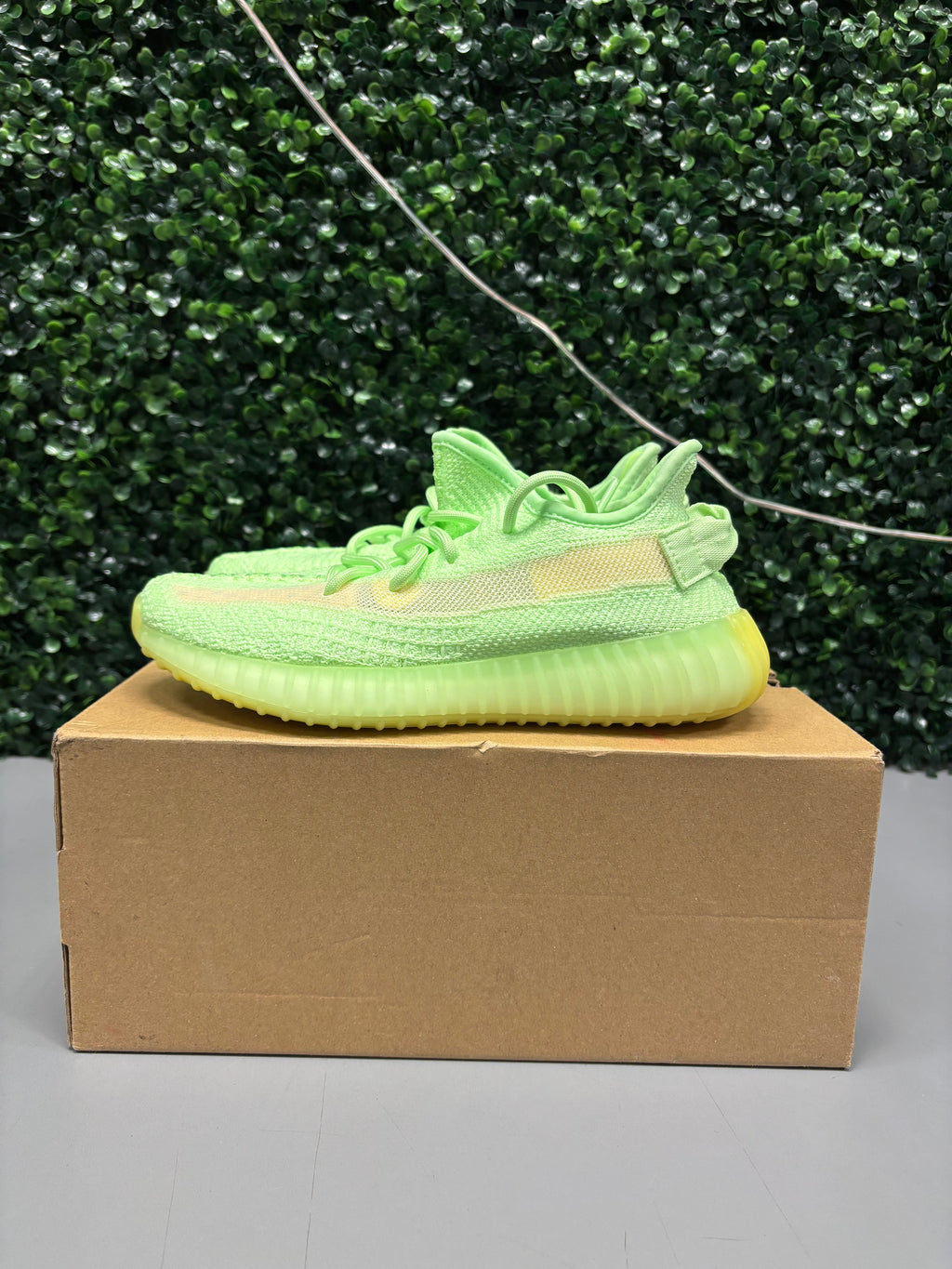 Yeezy 350 V2 "Glow" Size 4.5 Preowned