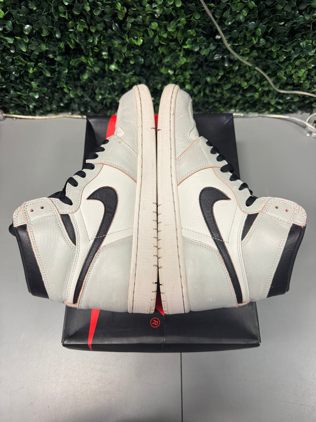 Jordan 1 Retro High OG Defiant SB "NYC to Paris" Size 10 Preowned