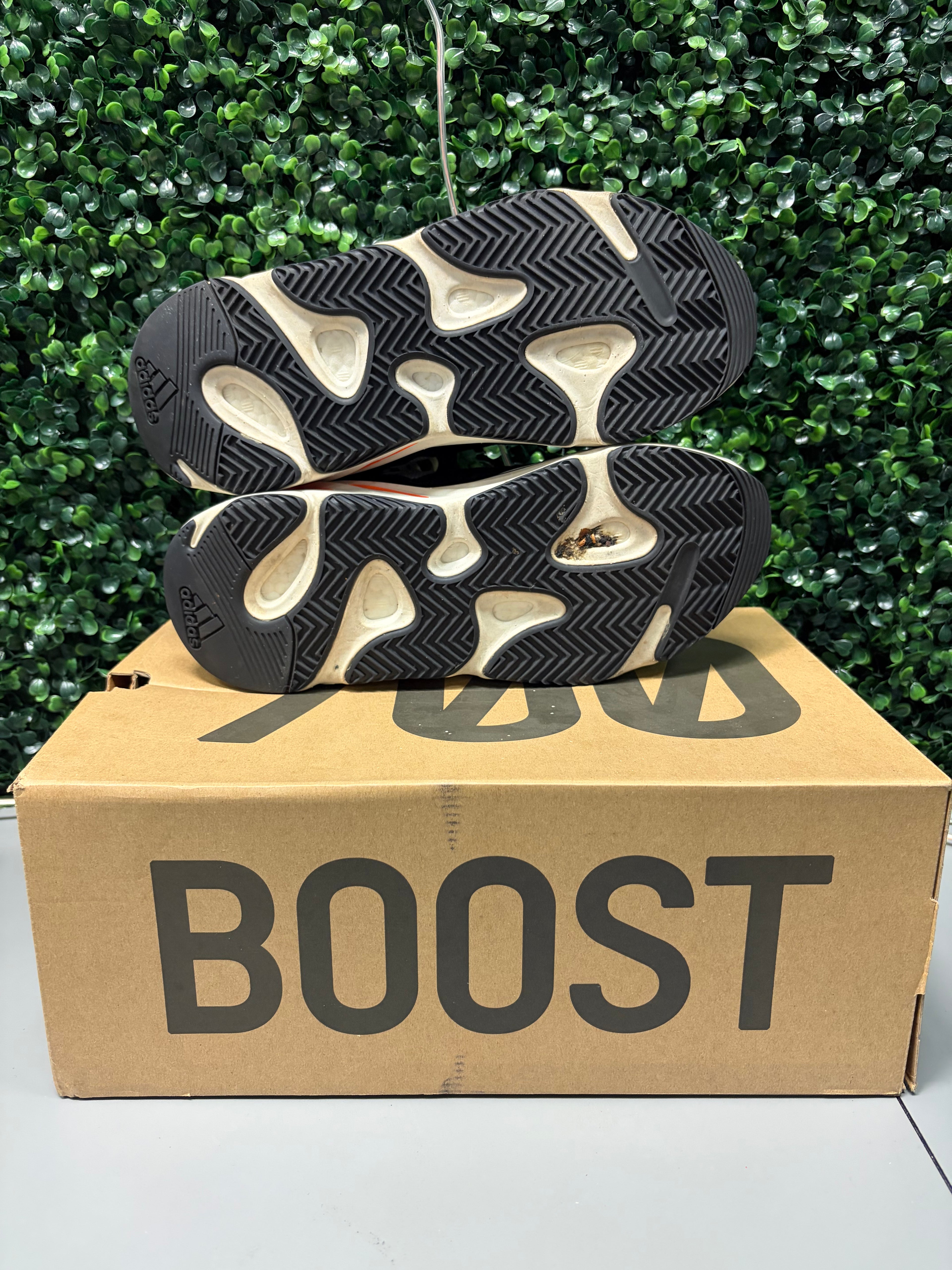 adidas Yeezy Boost 700 "Wave Runner" Size 11 Preowned