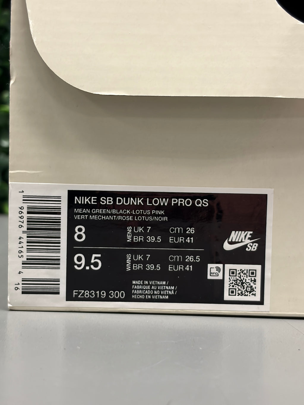 Nike SB Dunk Low "Buttercup" Size 8M/9.5W Preowned