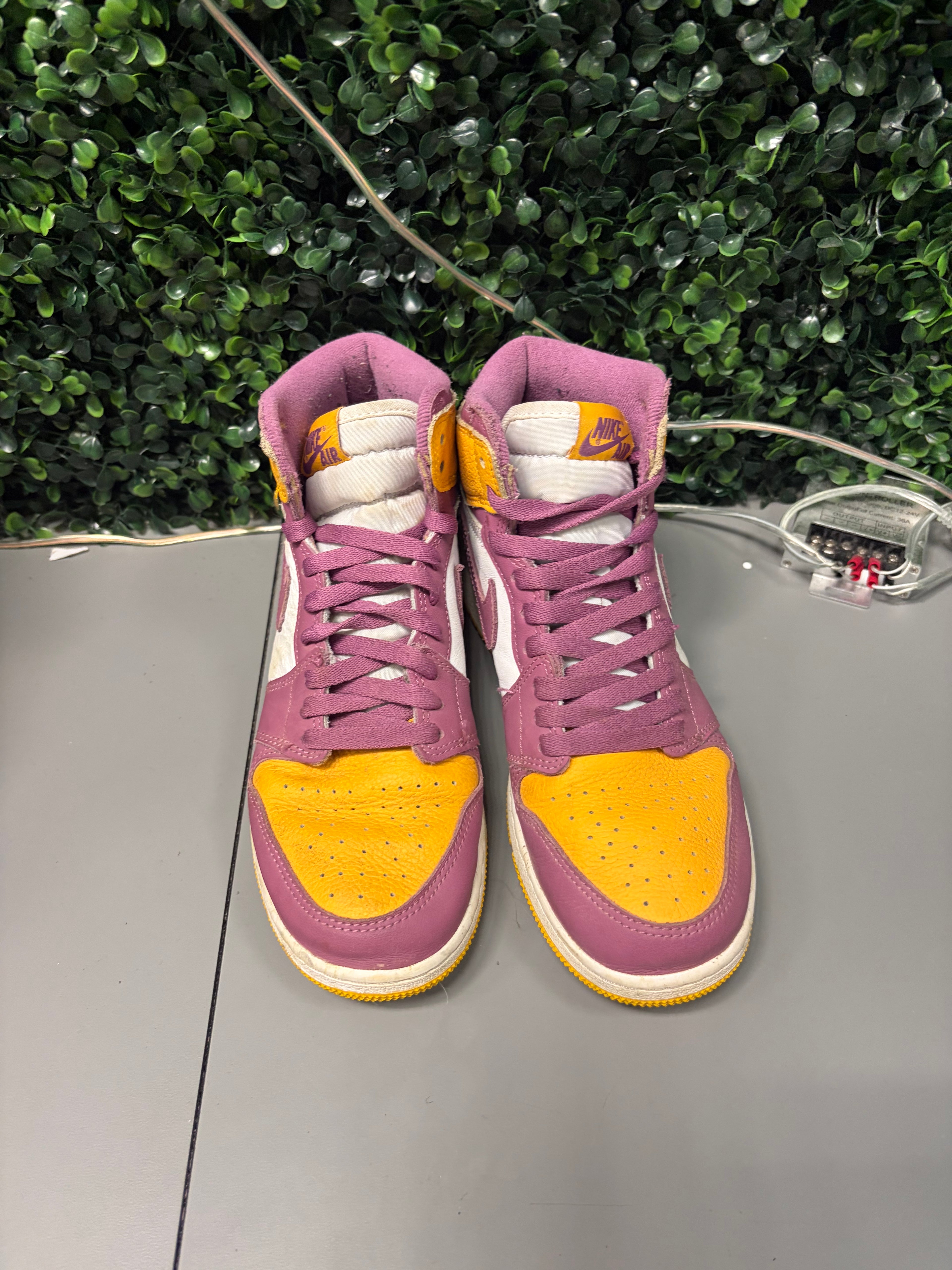 Jordan 1 Retro High OG "Brotherhood" Size 7y Preowned