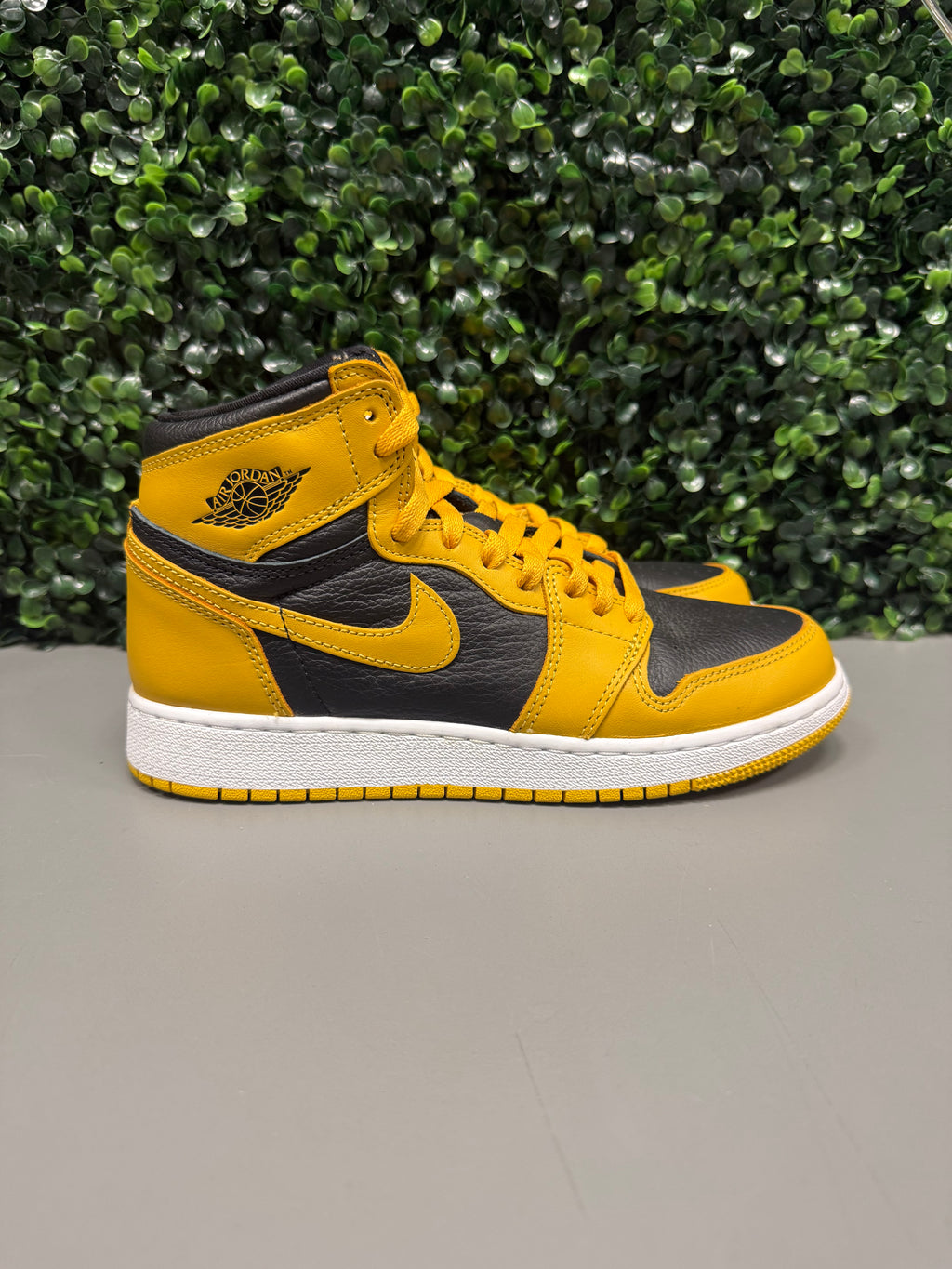 Jordan 1 High "Pollen" Size 6Y Preowned