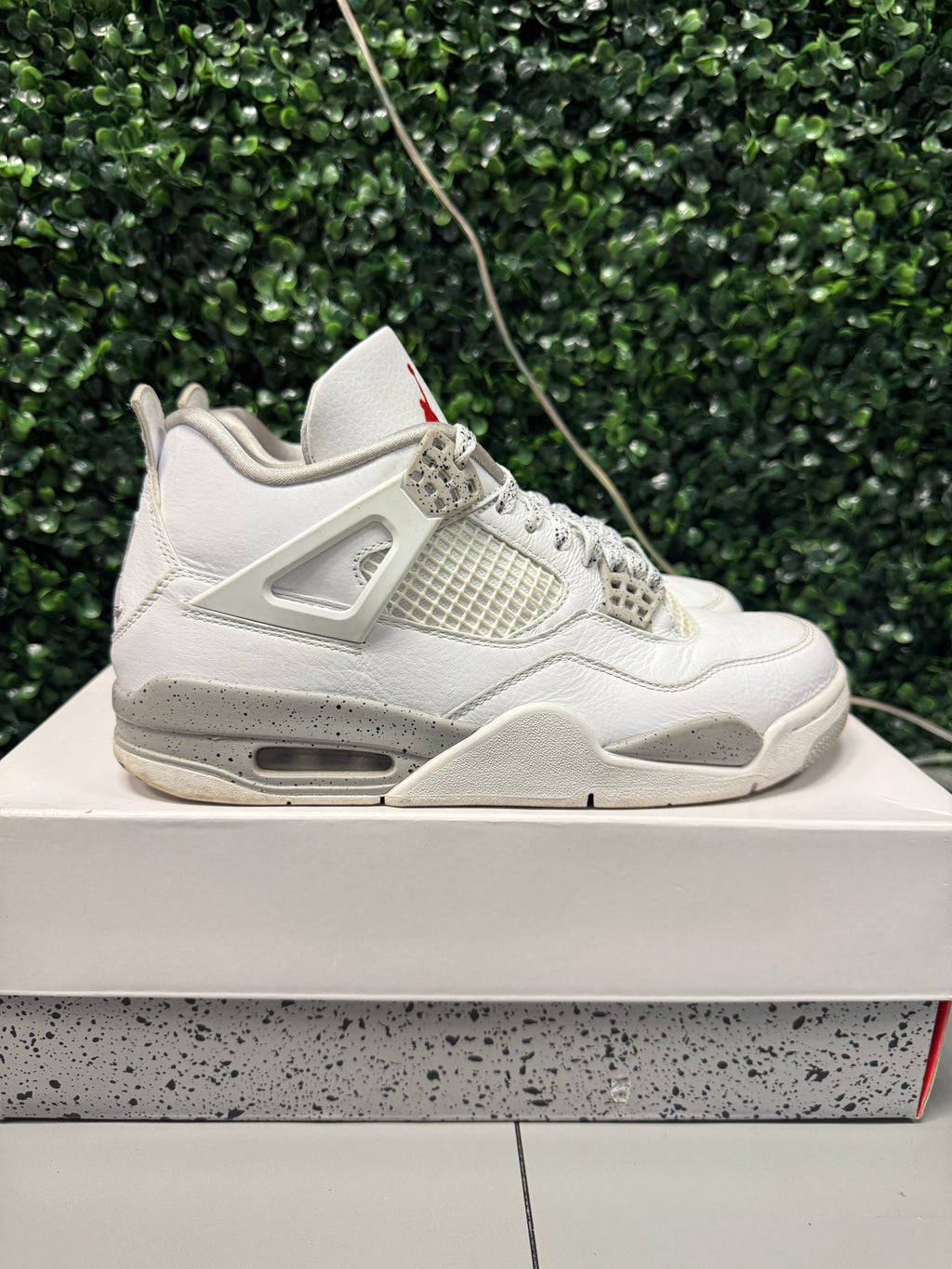 Jordan 4 "White Oreo" Size 8.5 Preowned