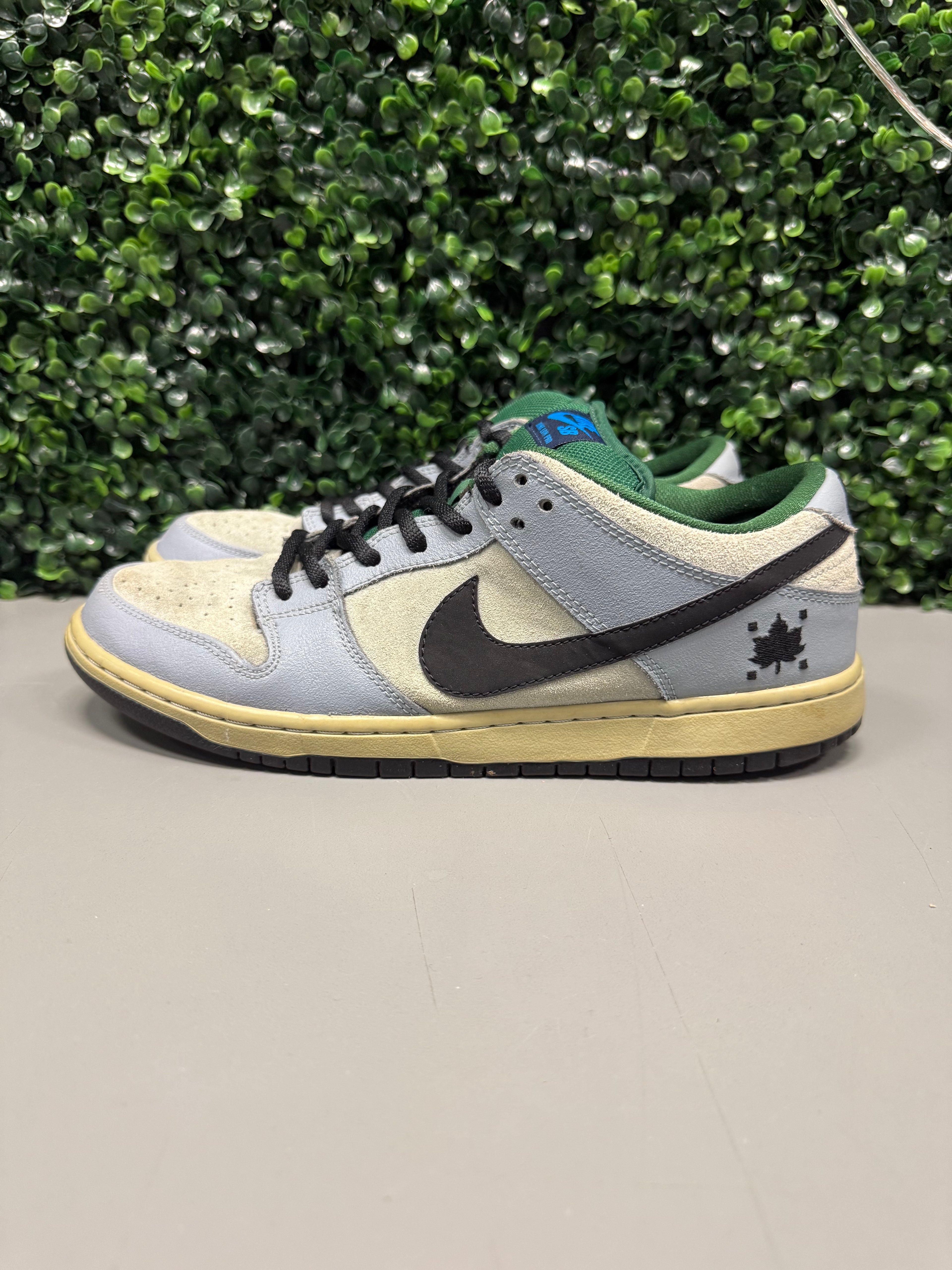 Nike SB Dunk Low “Maple Leafs Central Park” Size 10.5 Preowned