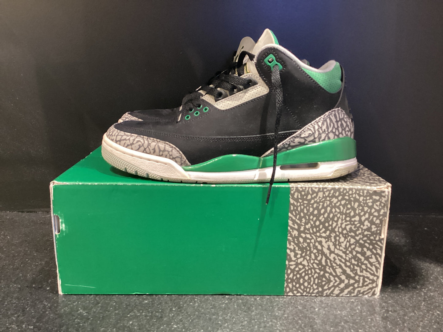 Jordan 3 “Pine Green” Preowned Size 8